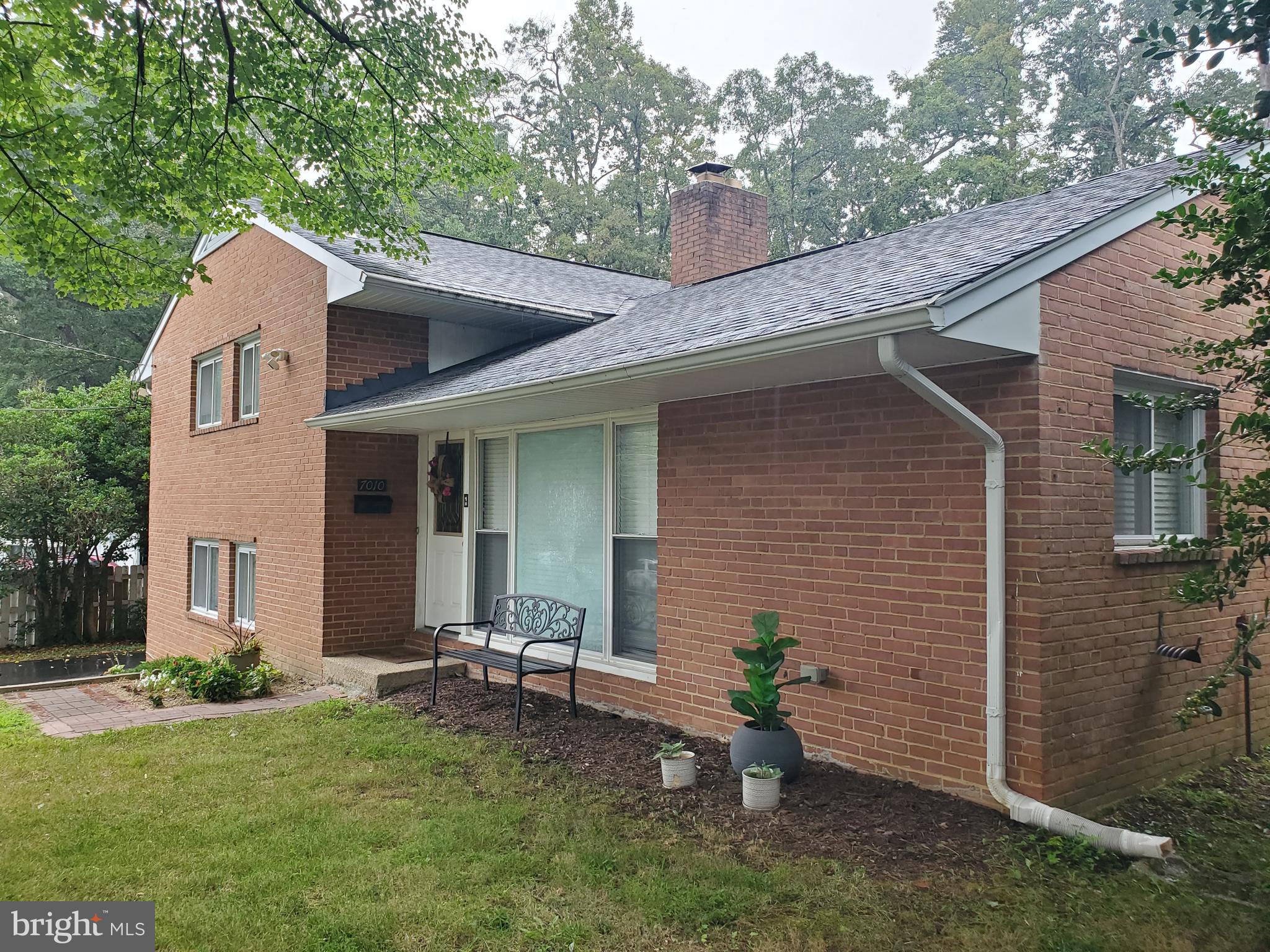 7010 LEESVILLE BOULEVARD