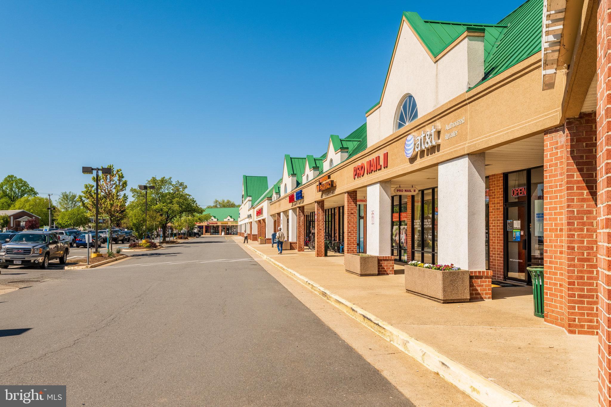 1000 W COUNTRY CLUB DRIVE W