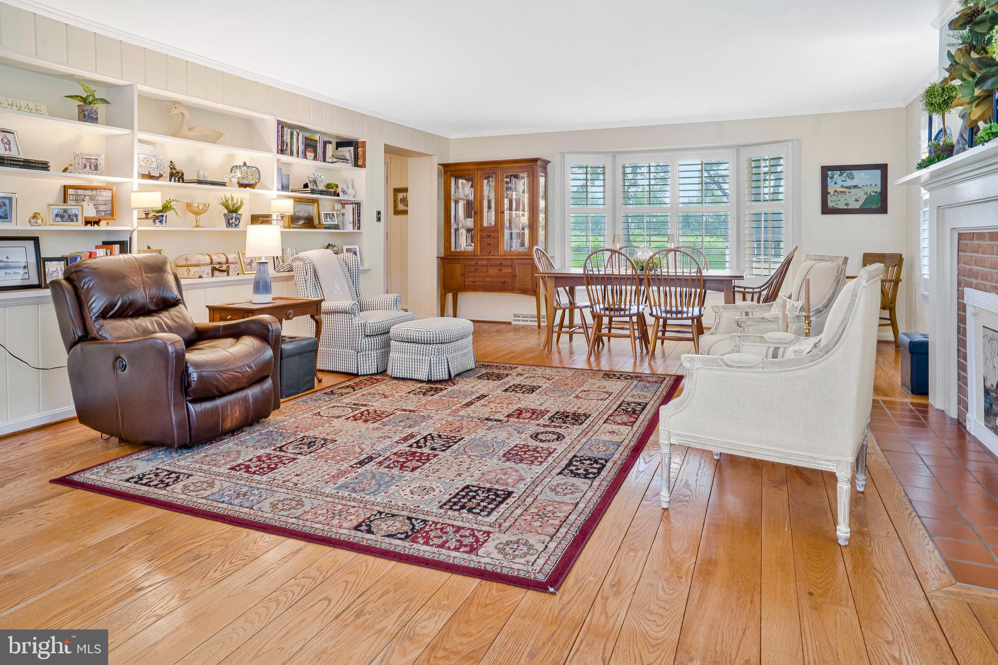 1000 W COUNTRY CLUB DRIVE W