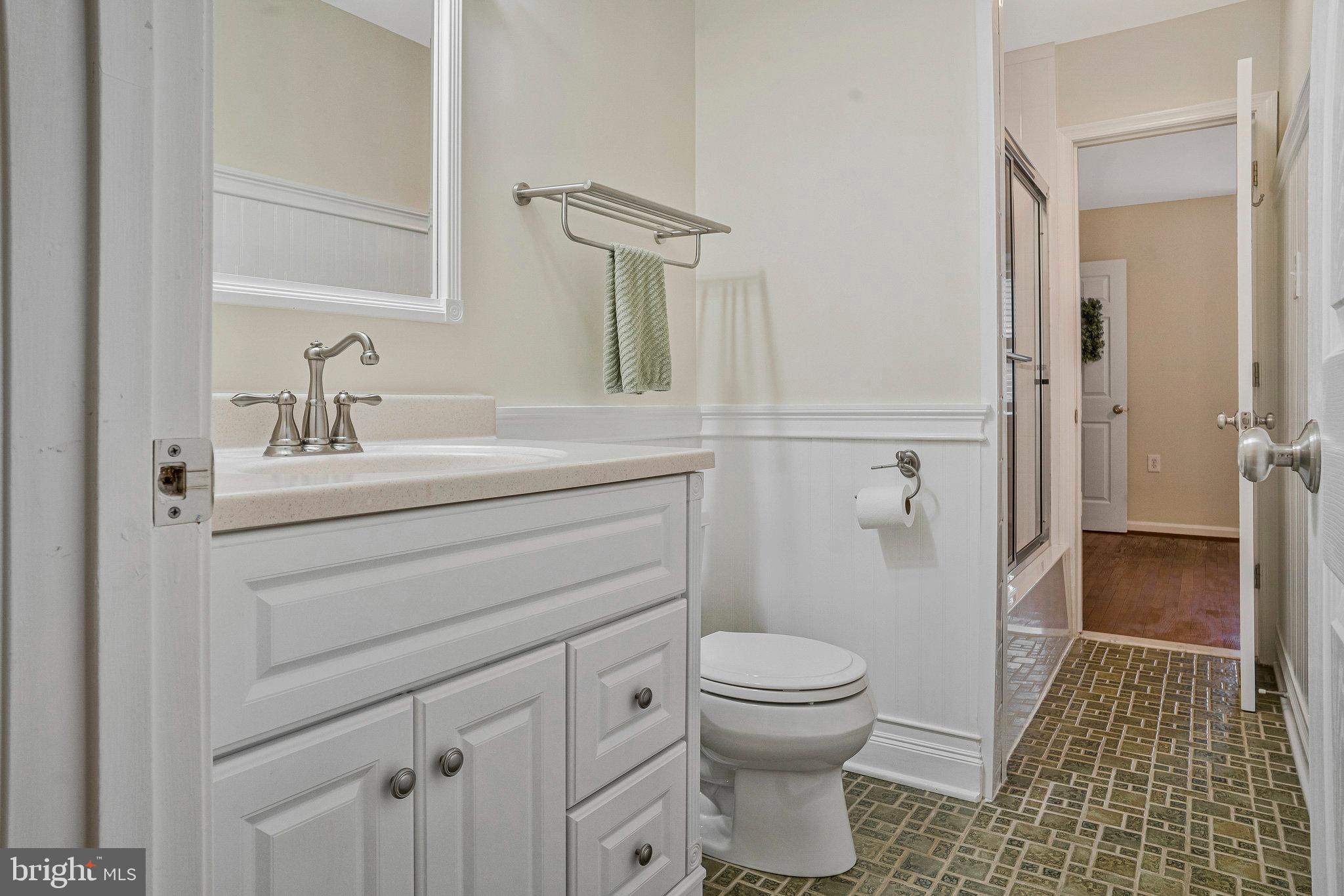 1000 W COUNTRY CLUB DRIVE W