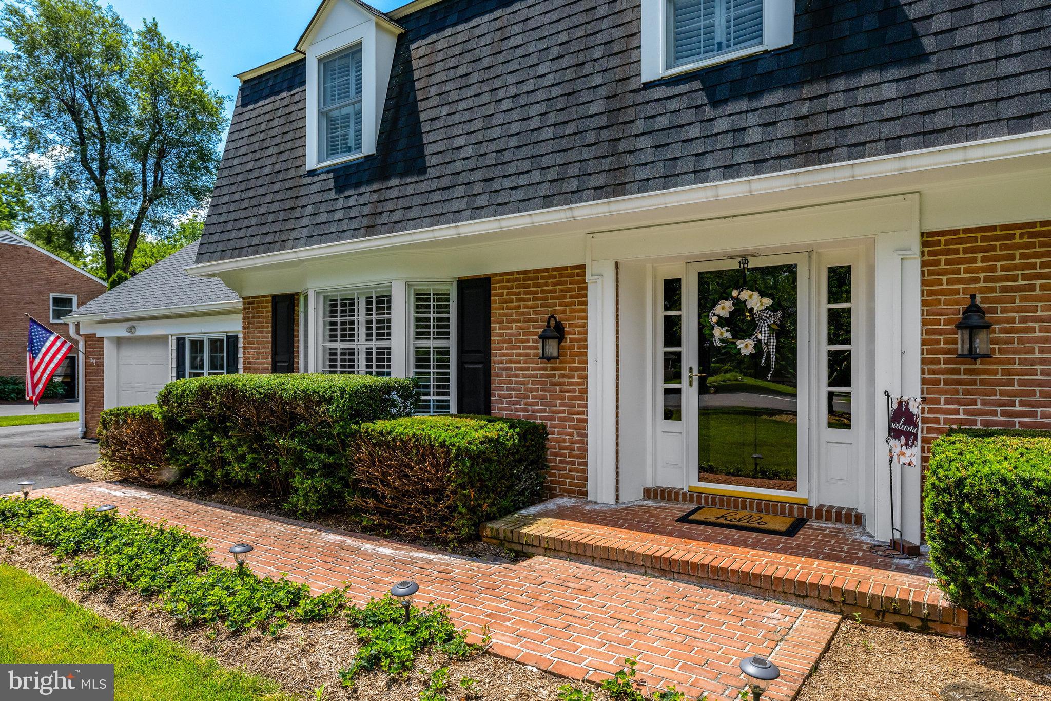 1000 W COUNTRY CLUB DRIVE W