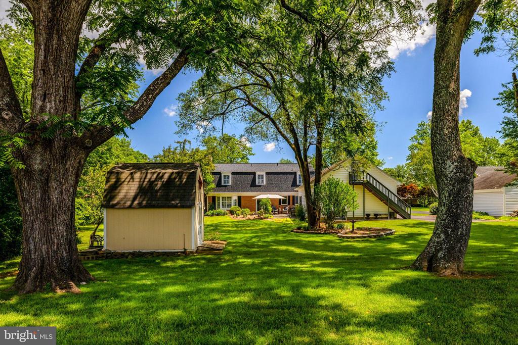 1000 W COUNTRY CLUB DRIVE W
