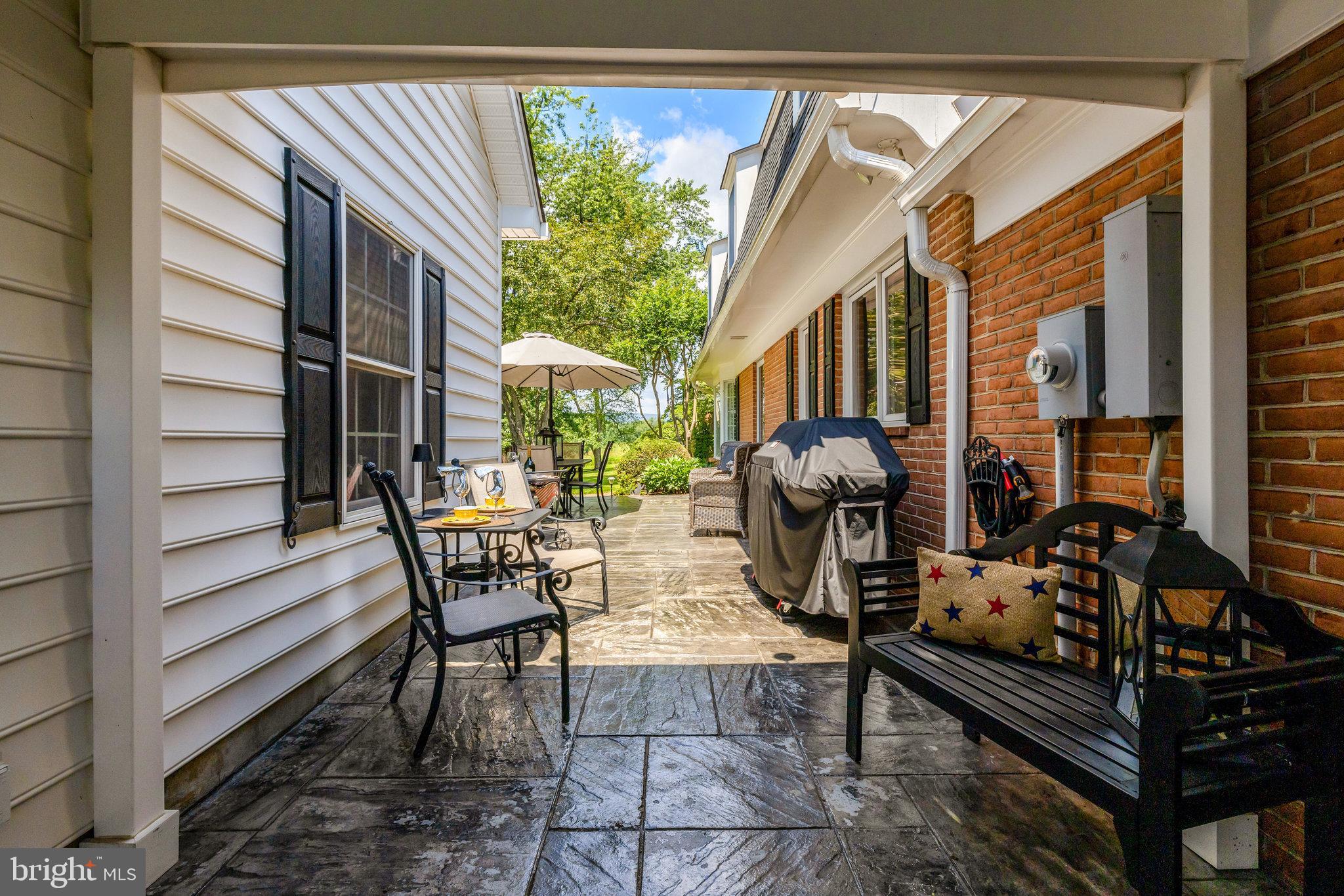 1000 W COUNTRY CLUB DRIVE W