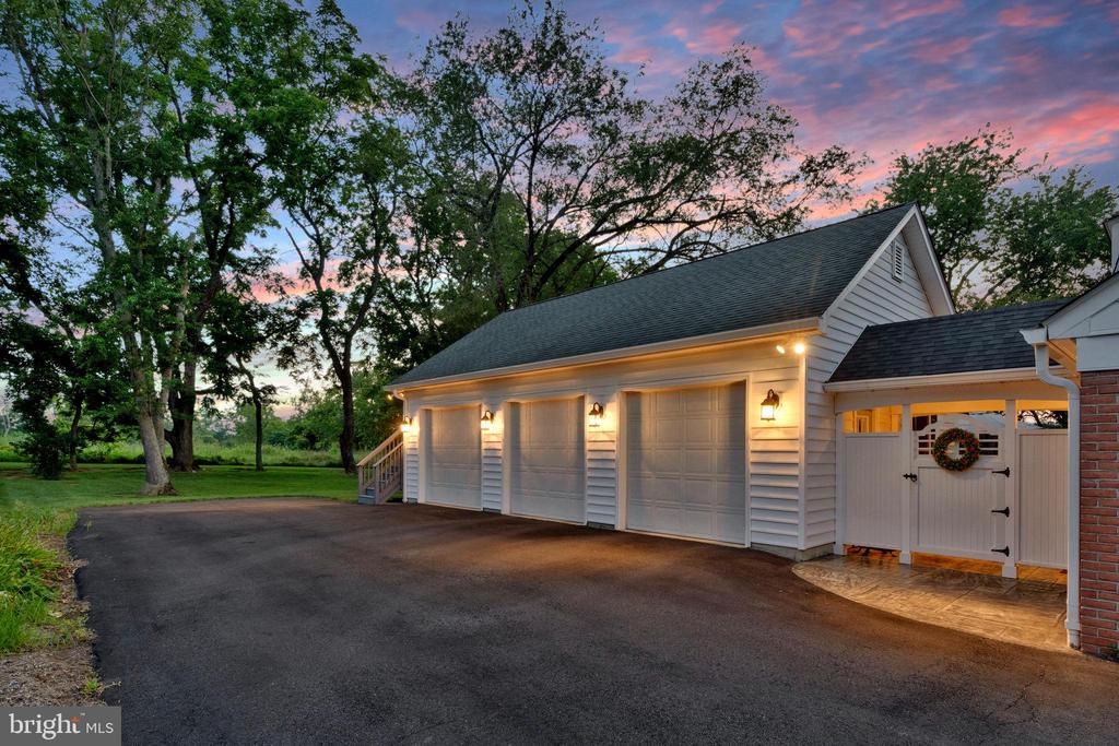 1000 W COUNTRY CLUB DRIVE W
