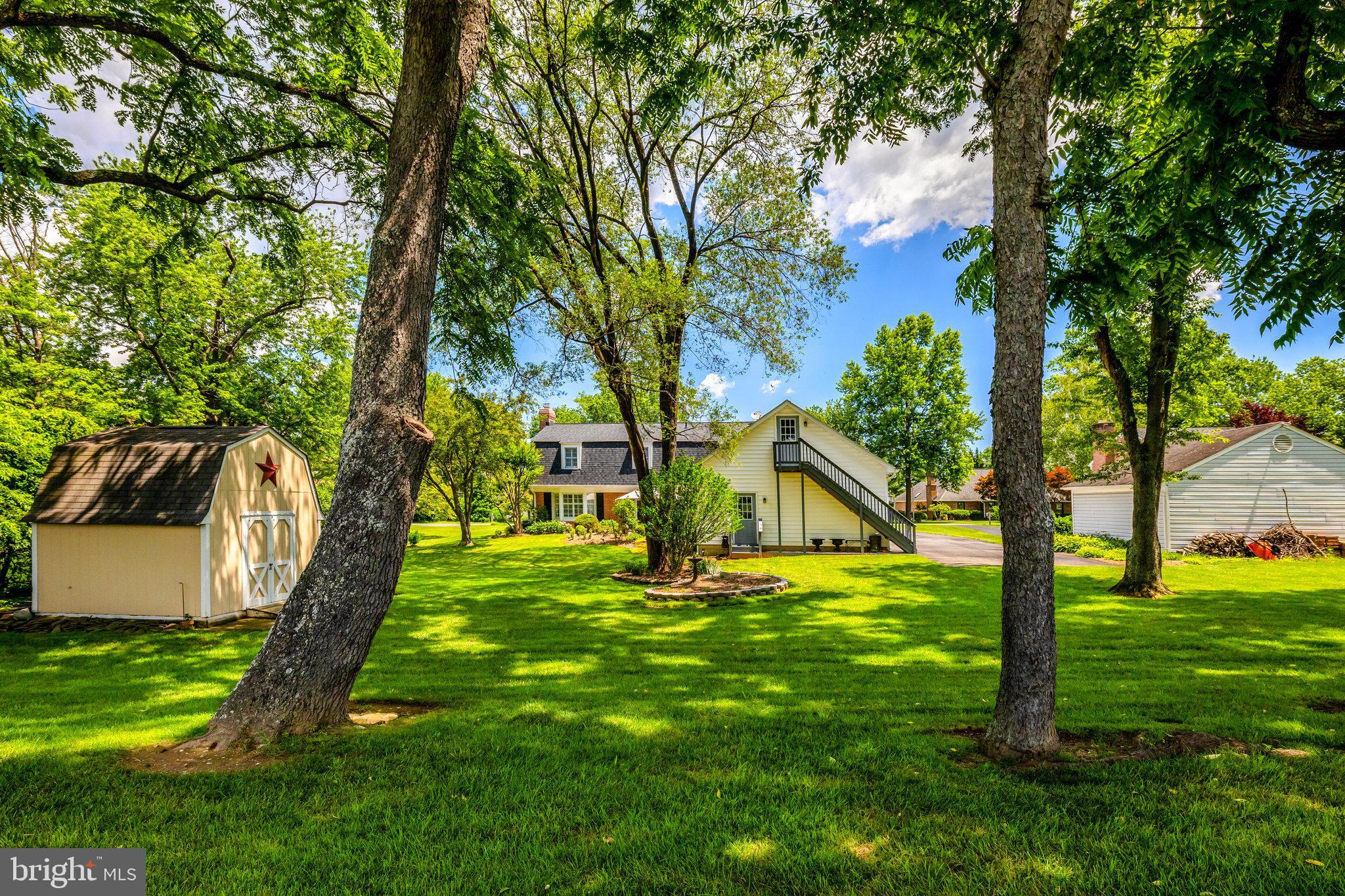 1000 W COUNTRY CLUB DRIVE W