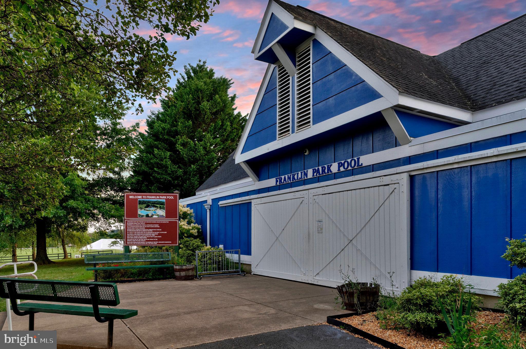 1000 W COUNTRY CLUB DRIVE W