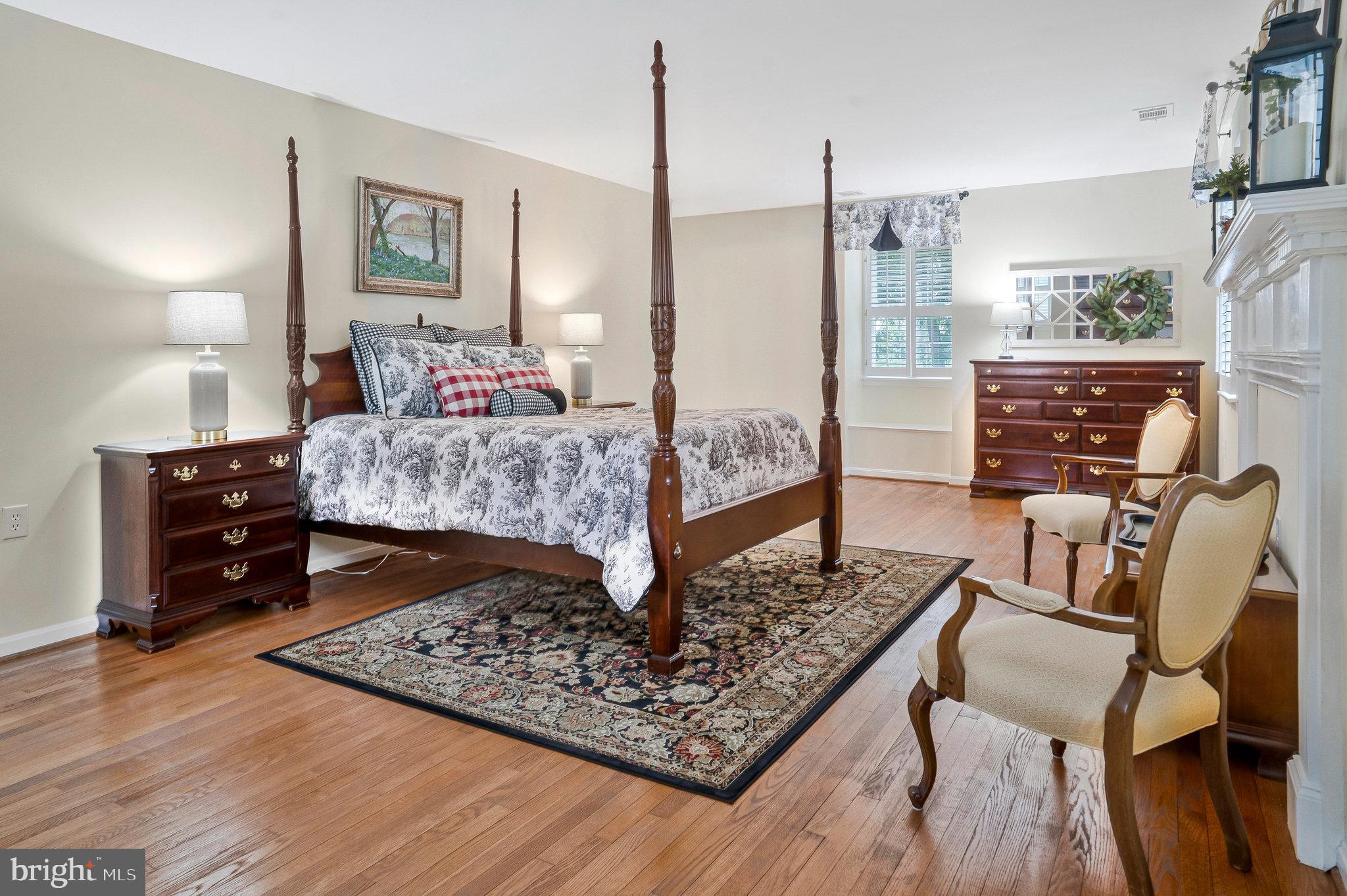 1000 W COUNTRY CLUB DRIVE W