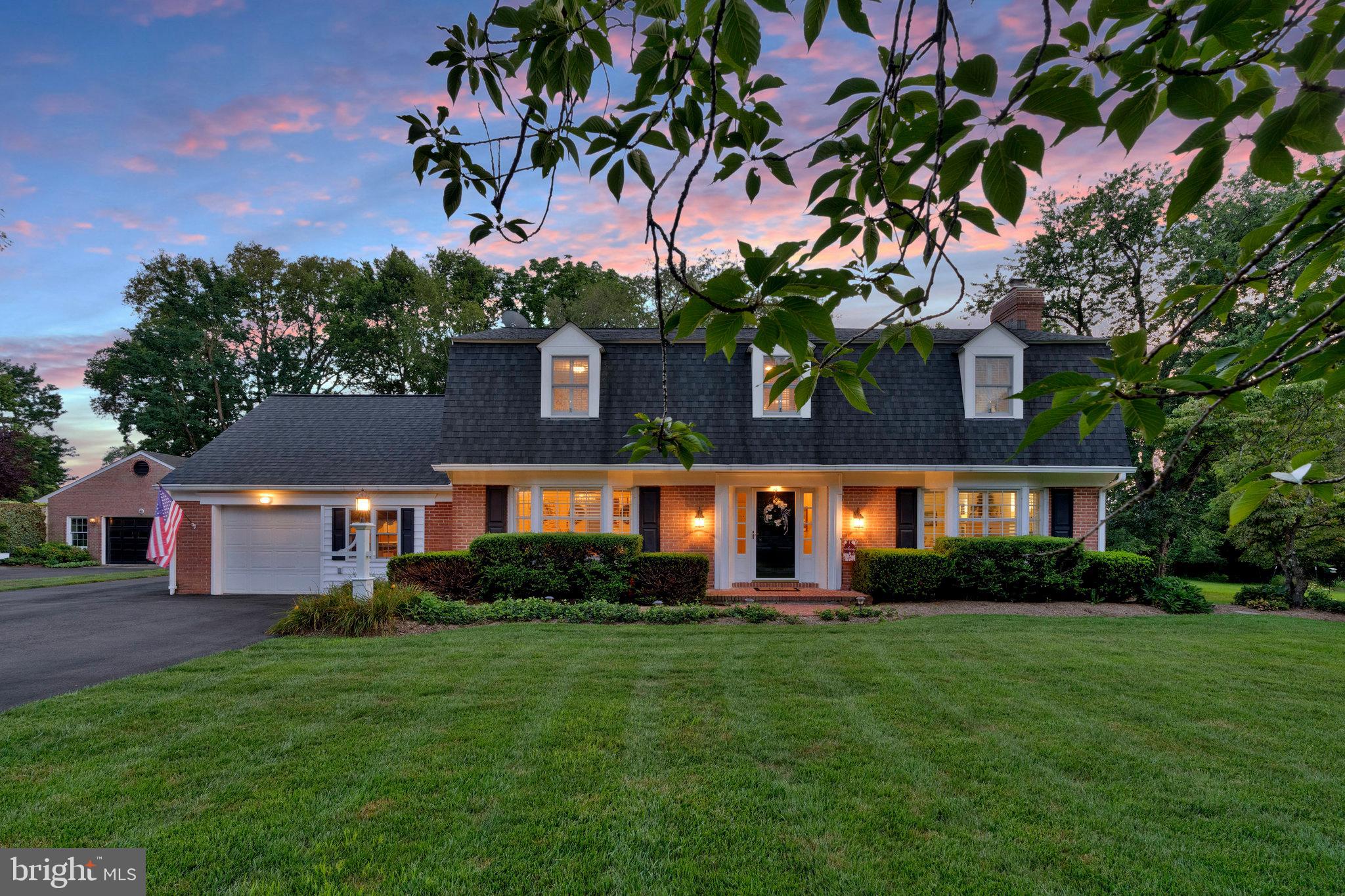 1000 W COUNTRY CLUB DRIVE W