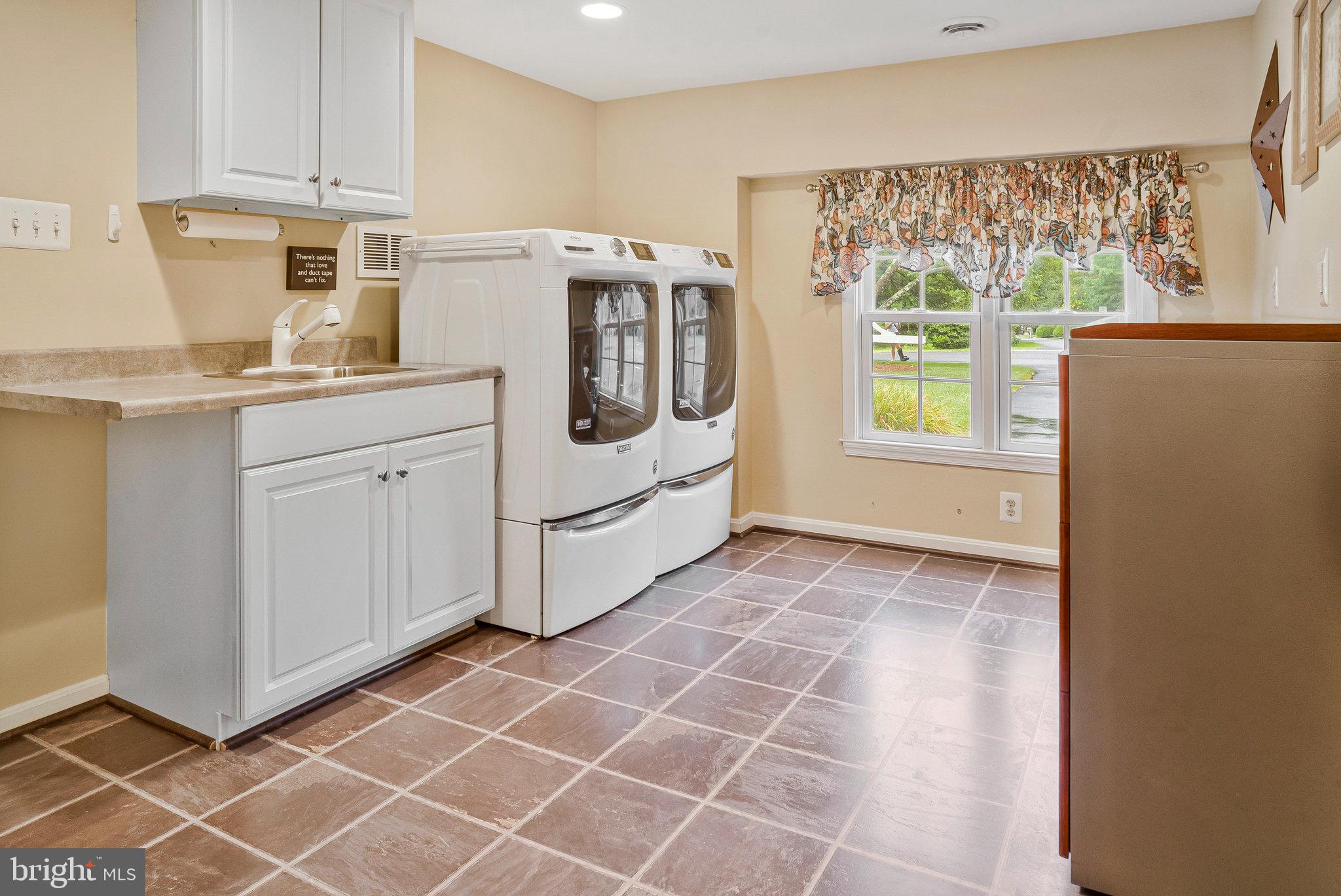 1000 W COUNTRY CLUB DRIVE W