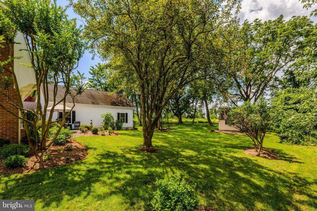 1000 W COUNTRY CLUB DRIVE W