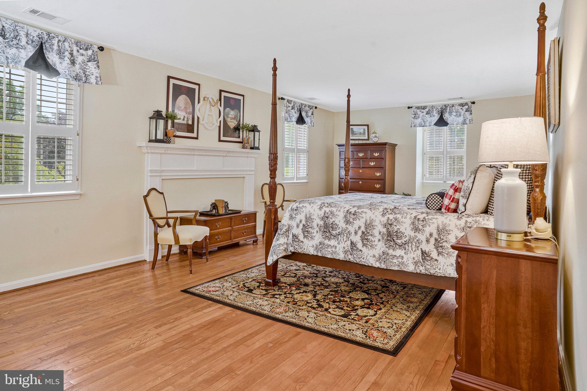 1000 W COUNTRY CLUB DRIVE W