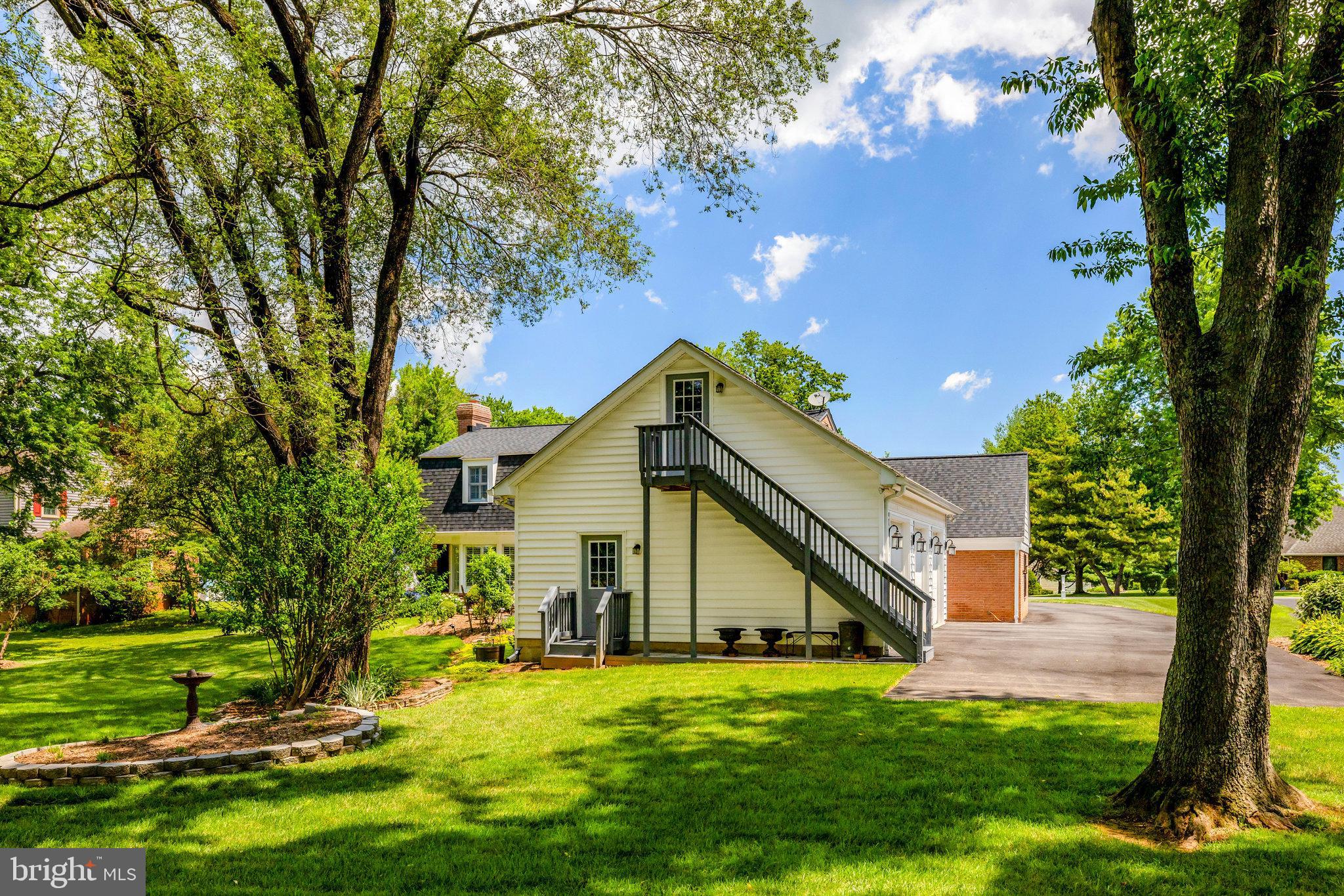 1000 W COUNTRY CLUB DRIVE W