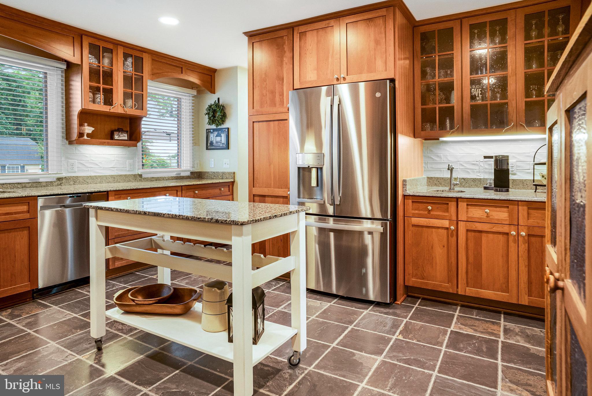 1000 W COUNTRY CLUB DRIVE W