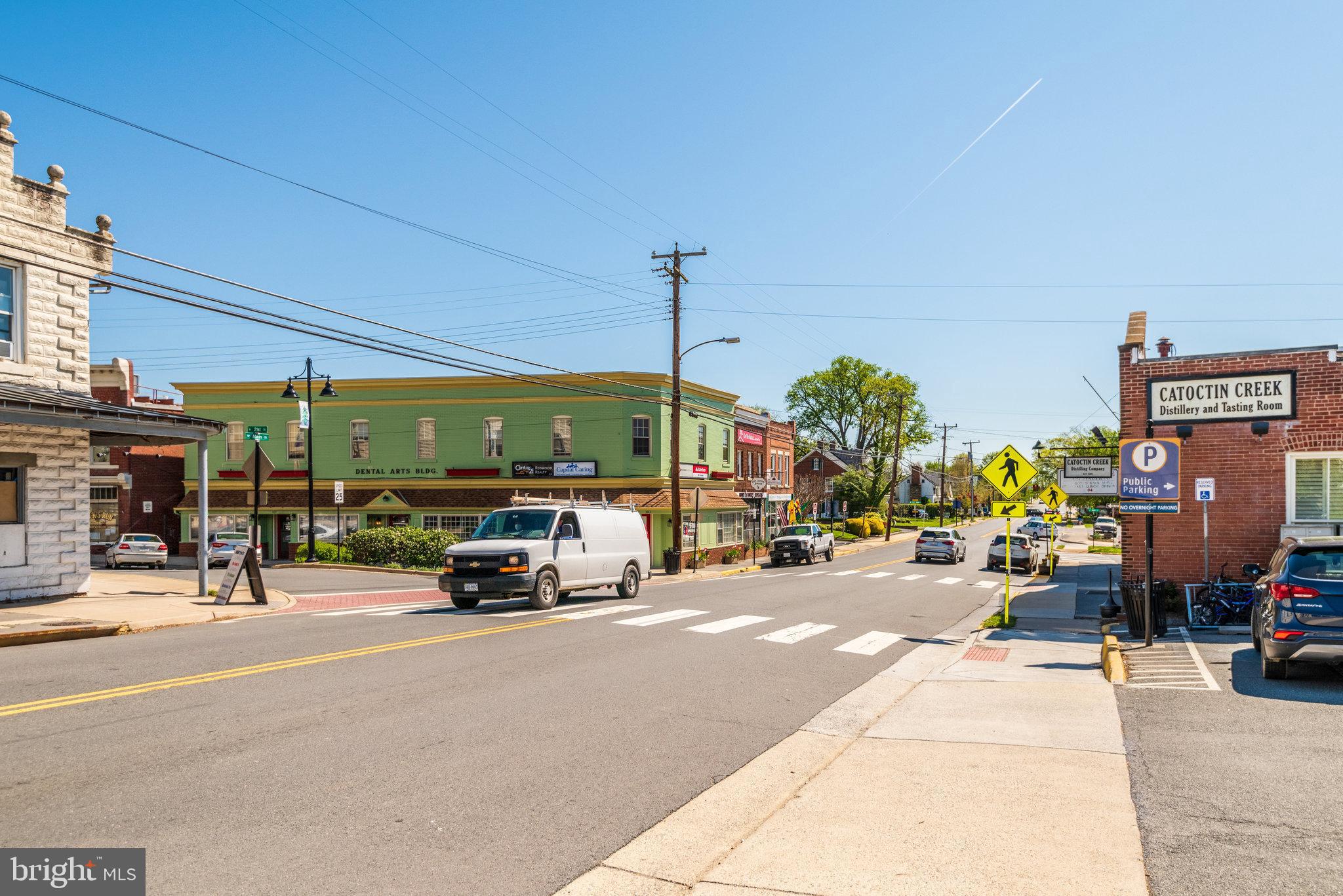 1000 W COUNTRY CLUB DRIVE W