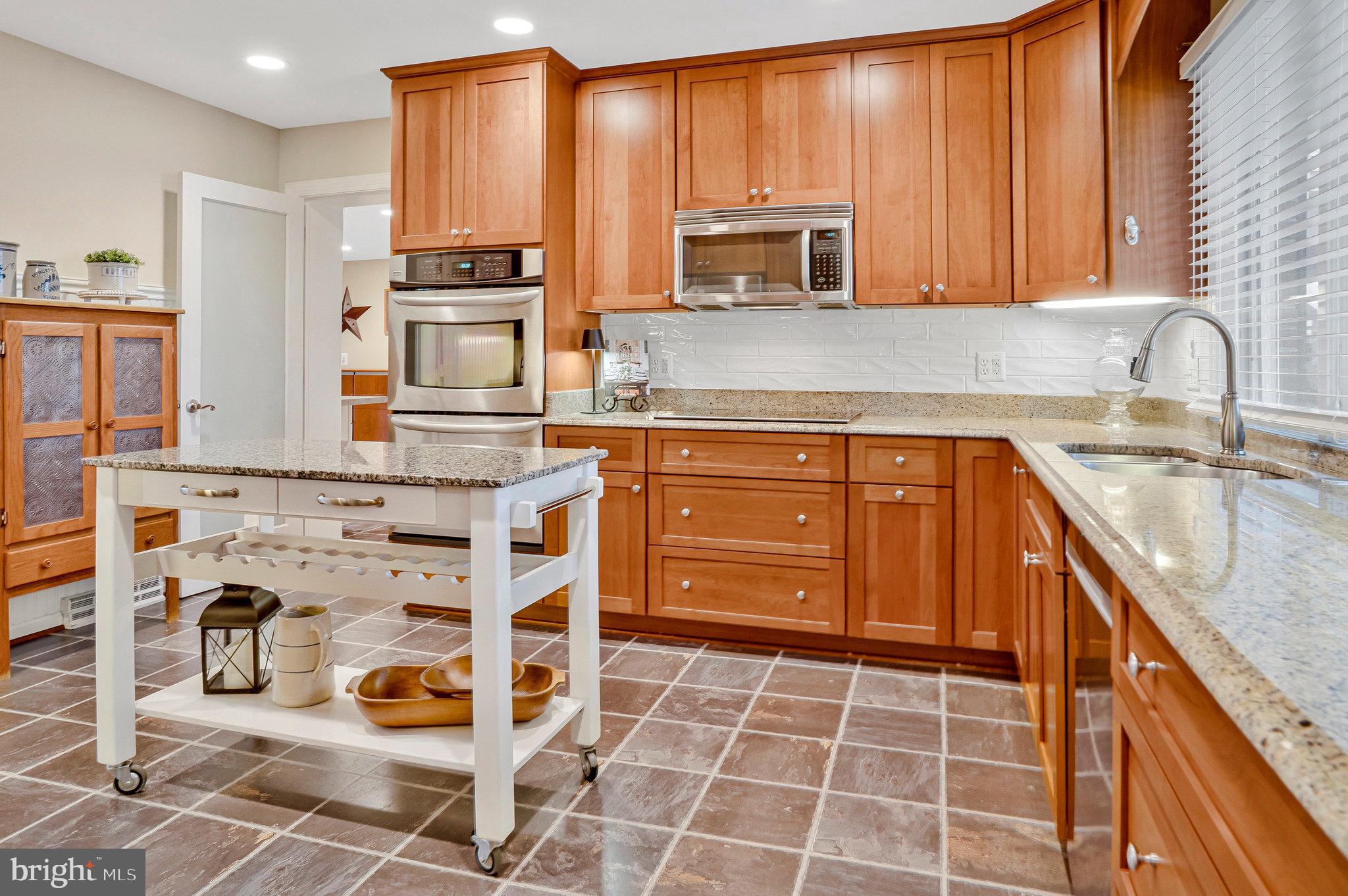 1000 W COUNTRY CLUB DRIVE W