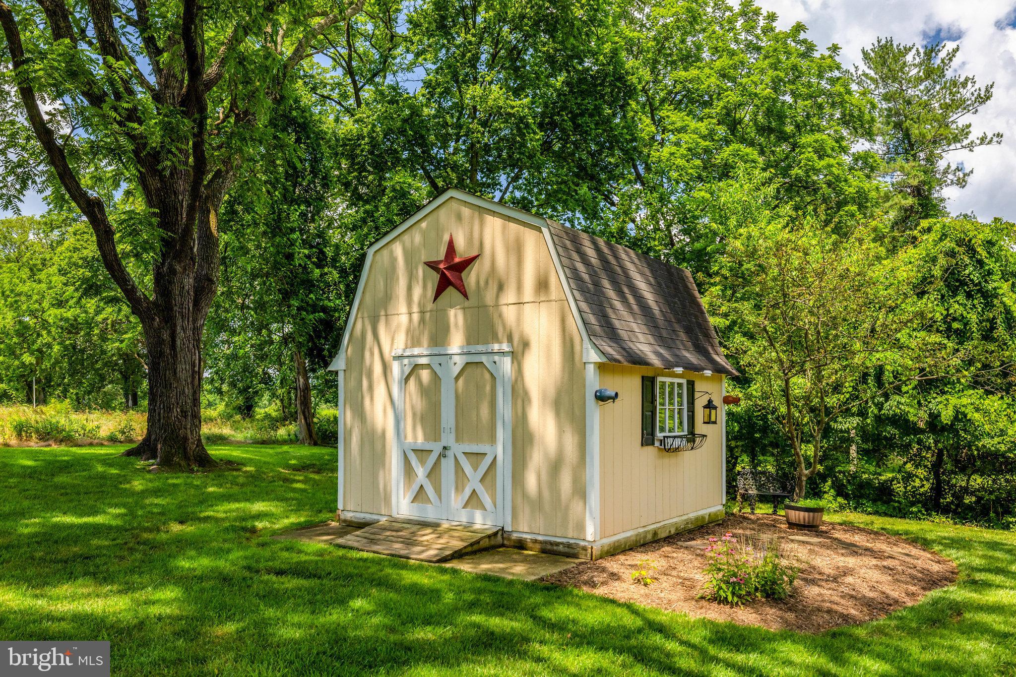 1000 W COUNTRY CLUB DRIVE W