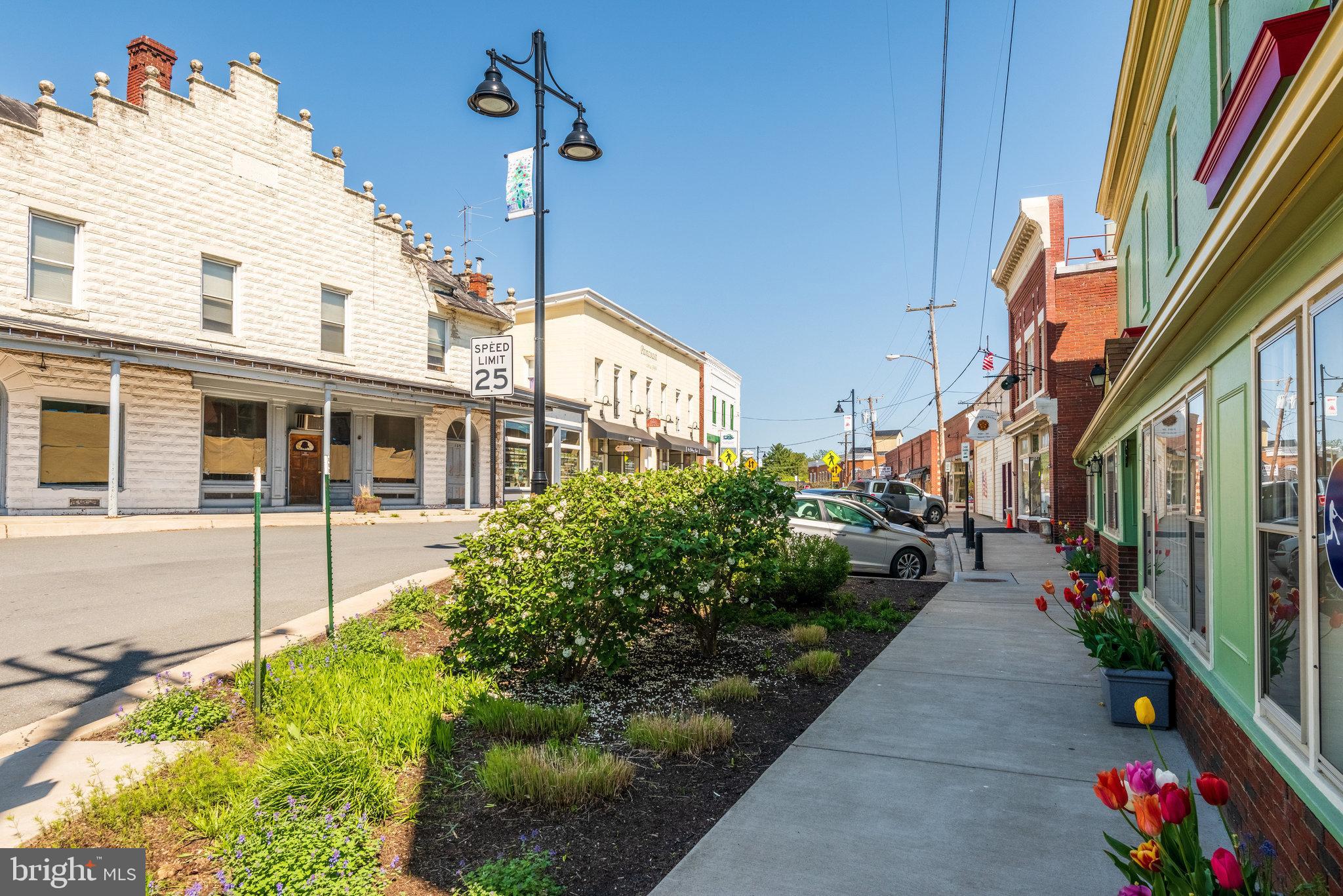 1000 W COUNTRY CLUB DRIVE W