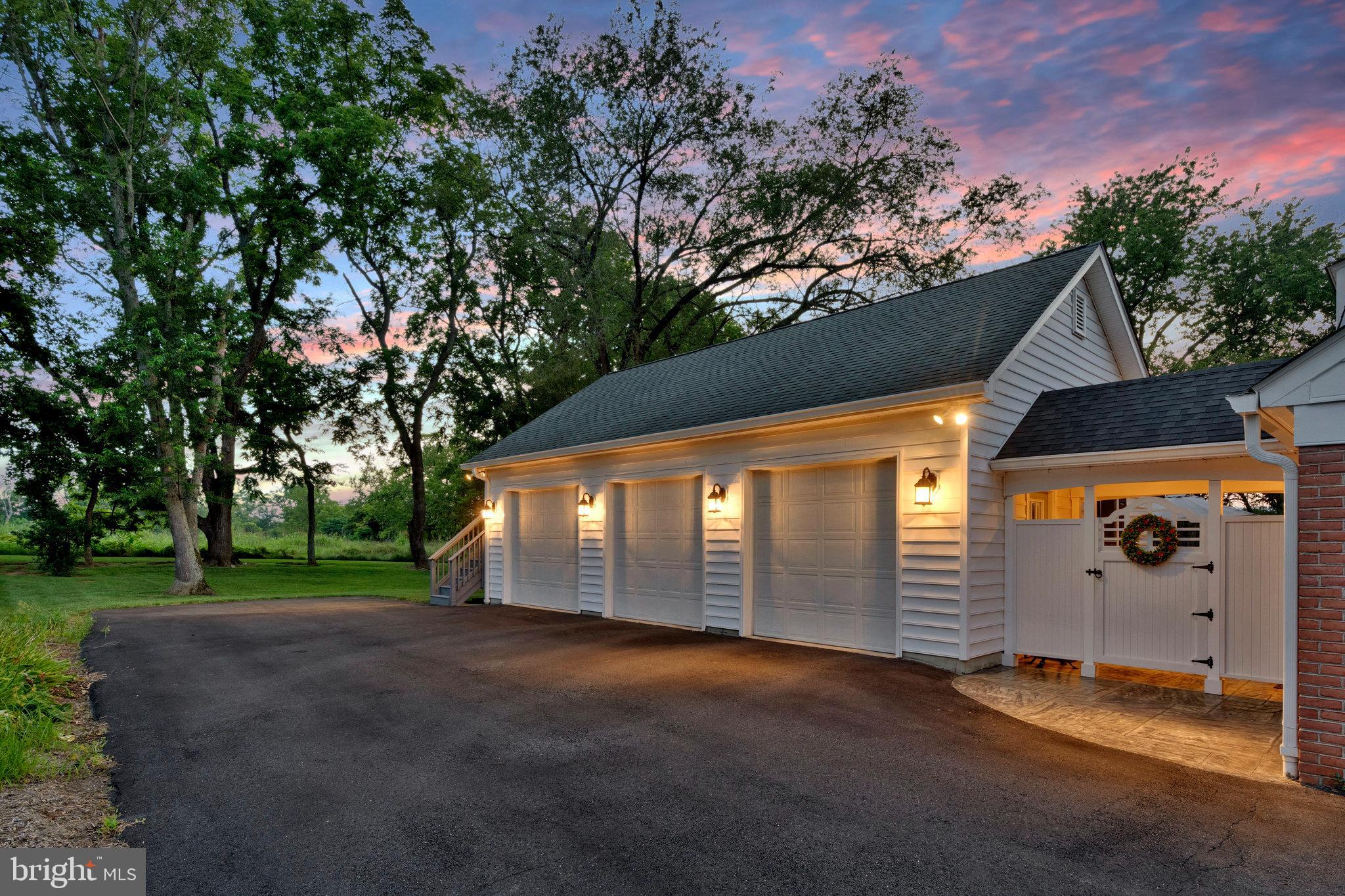 1000 W COUNTRY CLUB DRIVE W