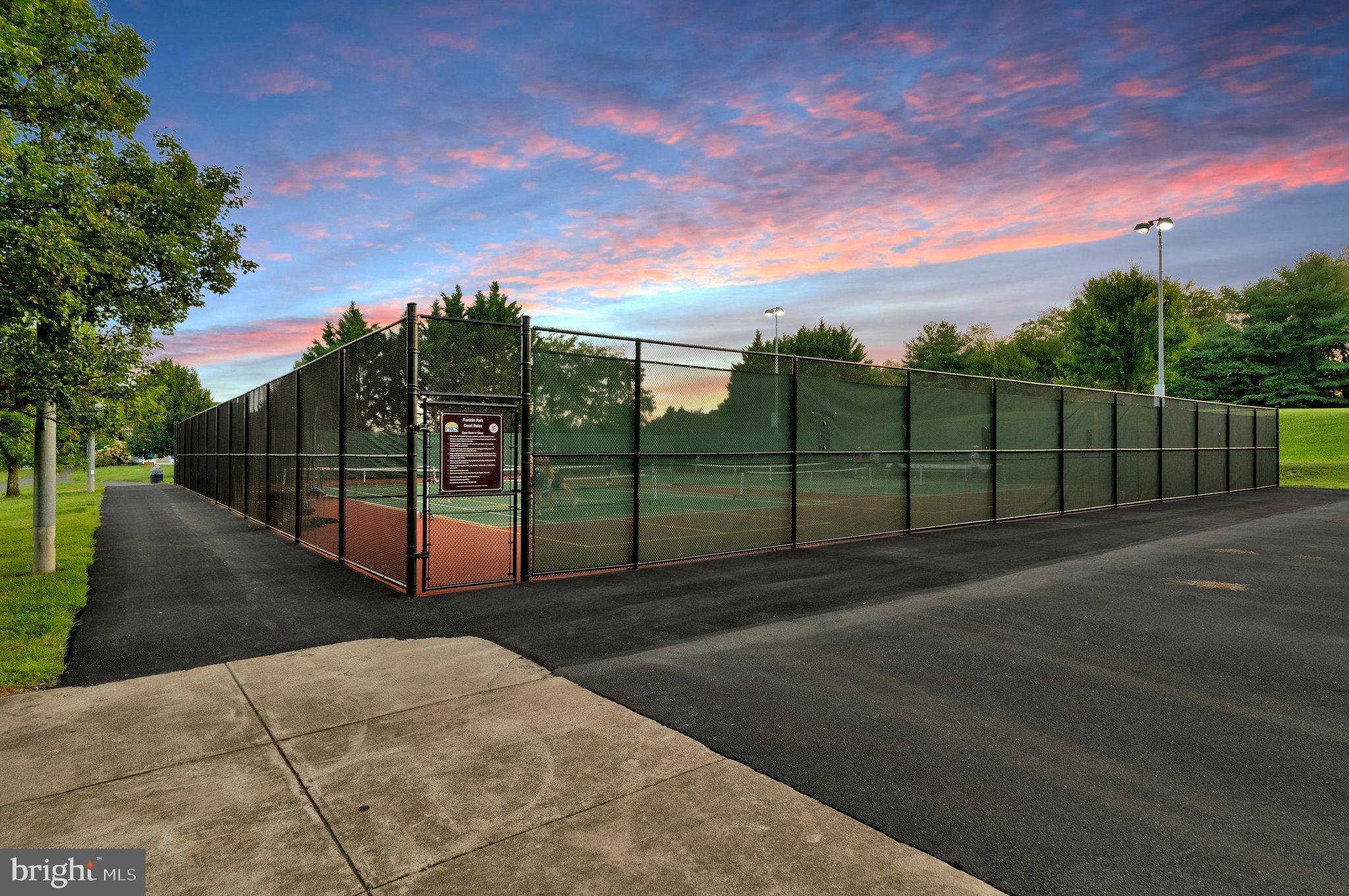 1000 W COUNTRY CLUB DRIVE W