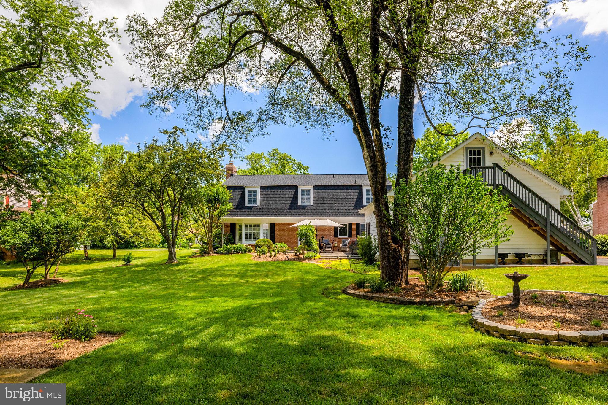 1000 W COUNTRY CLUB DRIVE W