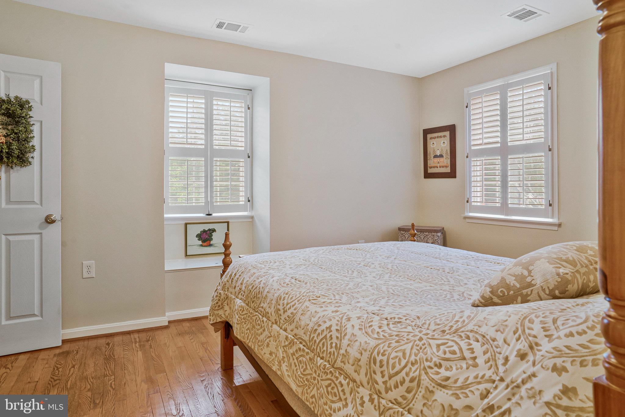 1000 W COUNTRY CLUB DRIVE W