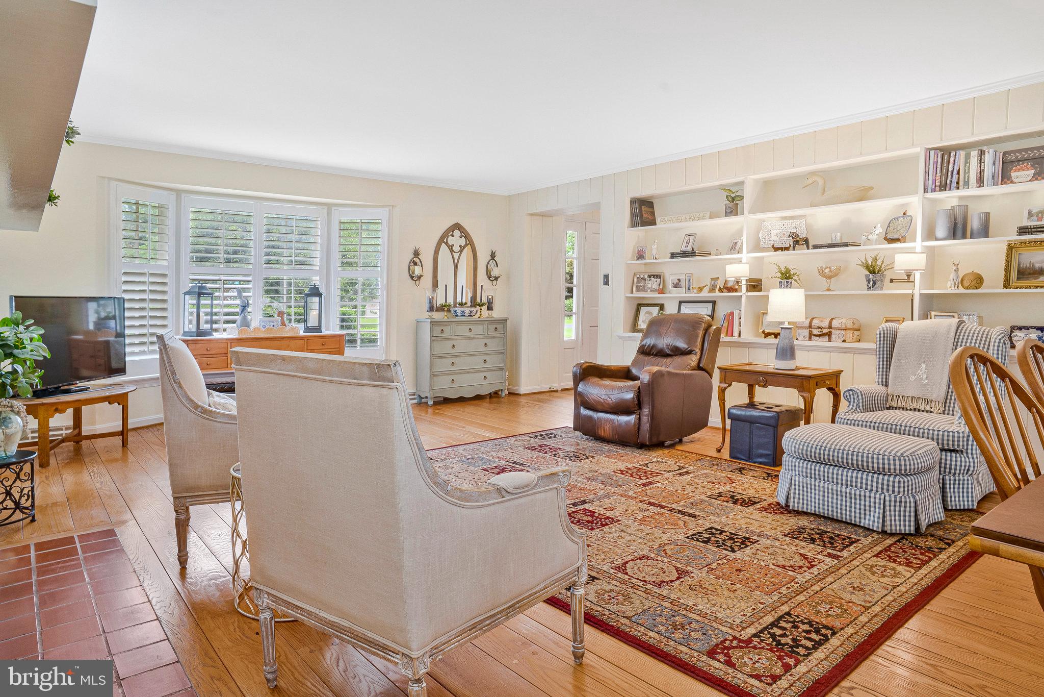 1000 W COUNTRY CLUB DRIVE W