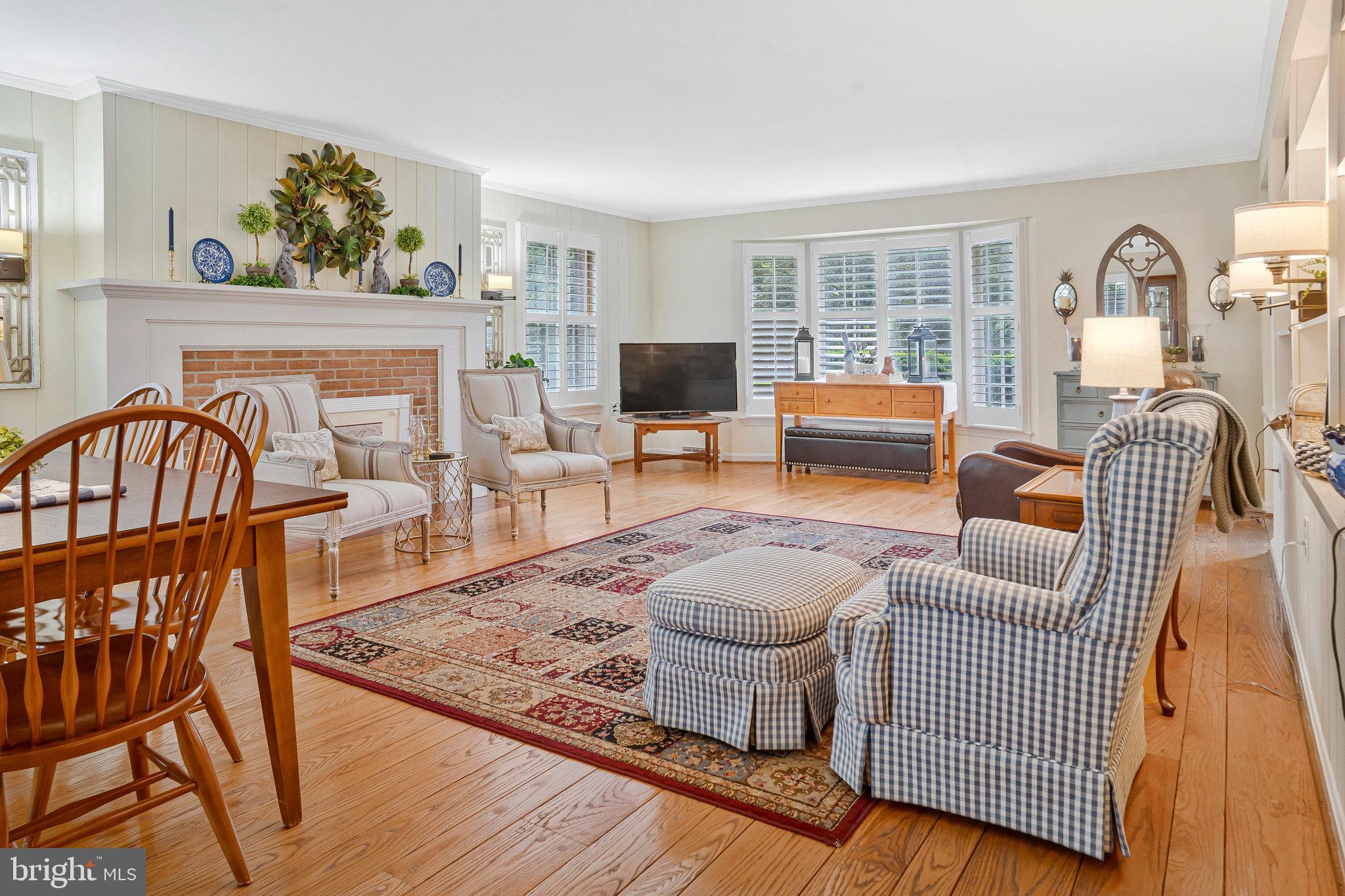 1000 W COUNTRY CLUB DRIVE W