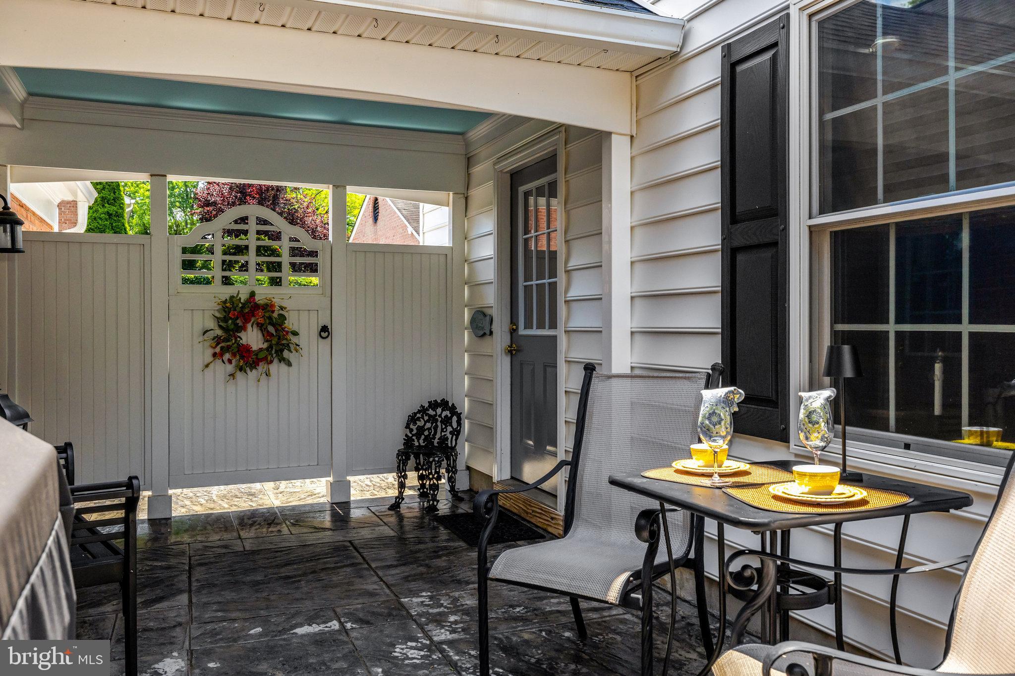 1000 W COUNTRY CLUB DRIVE W