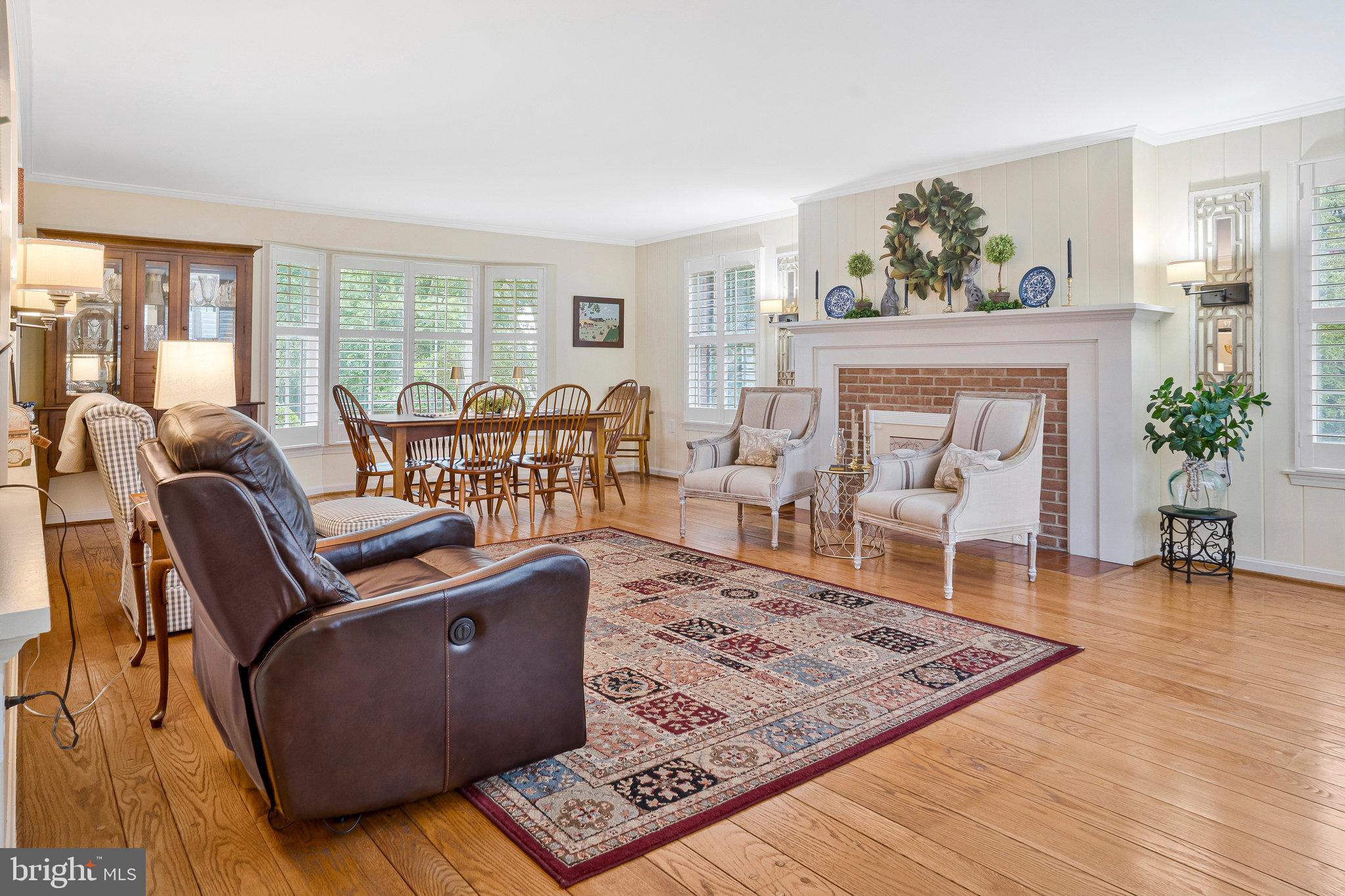 1000 W COUNTRY CLUB DRIVE W