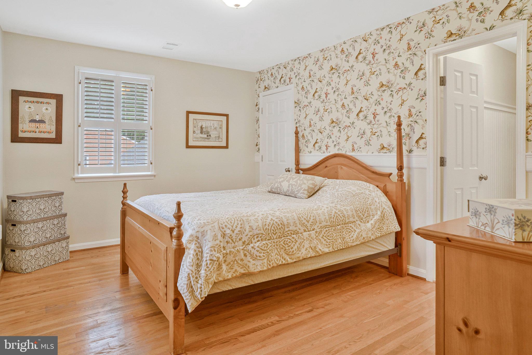 1000 W COUNTRY CLUB DRIVE W