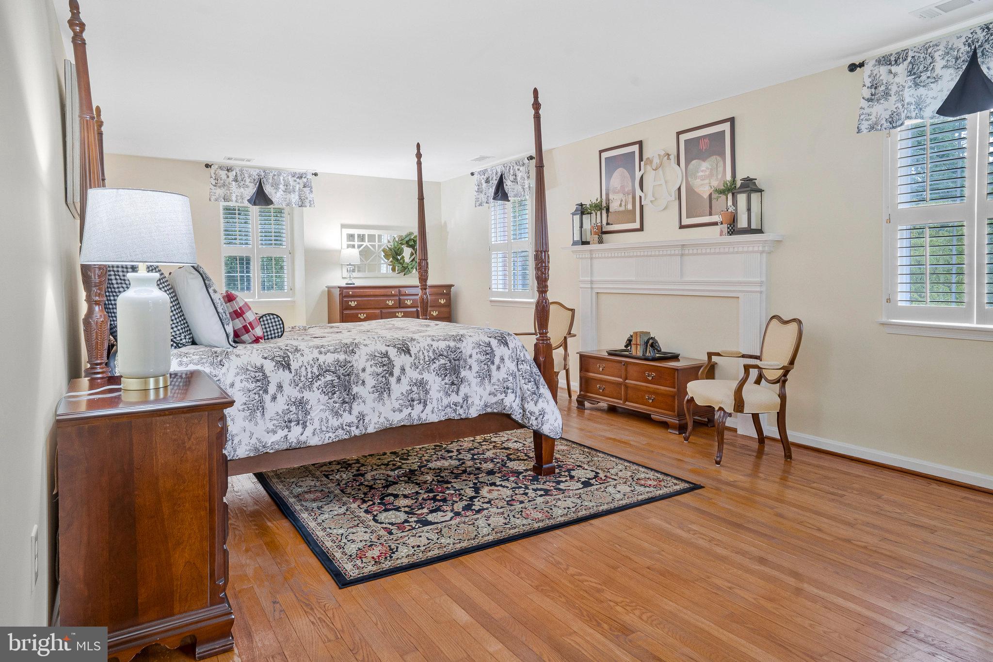 1000 W COUNTRY CLUB DRIVE W