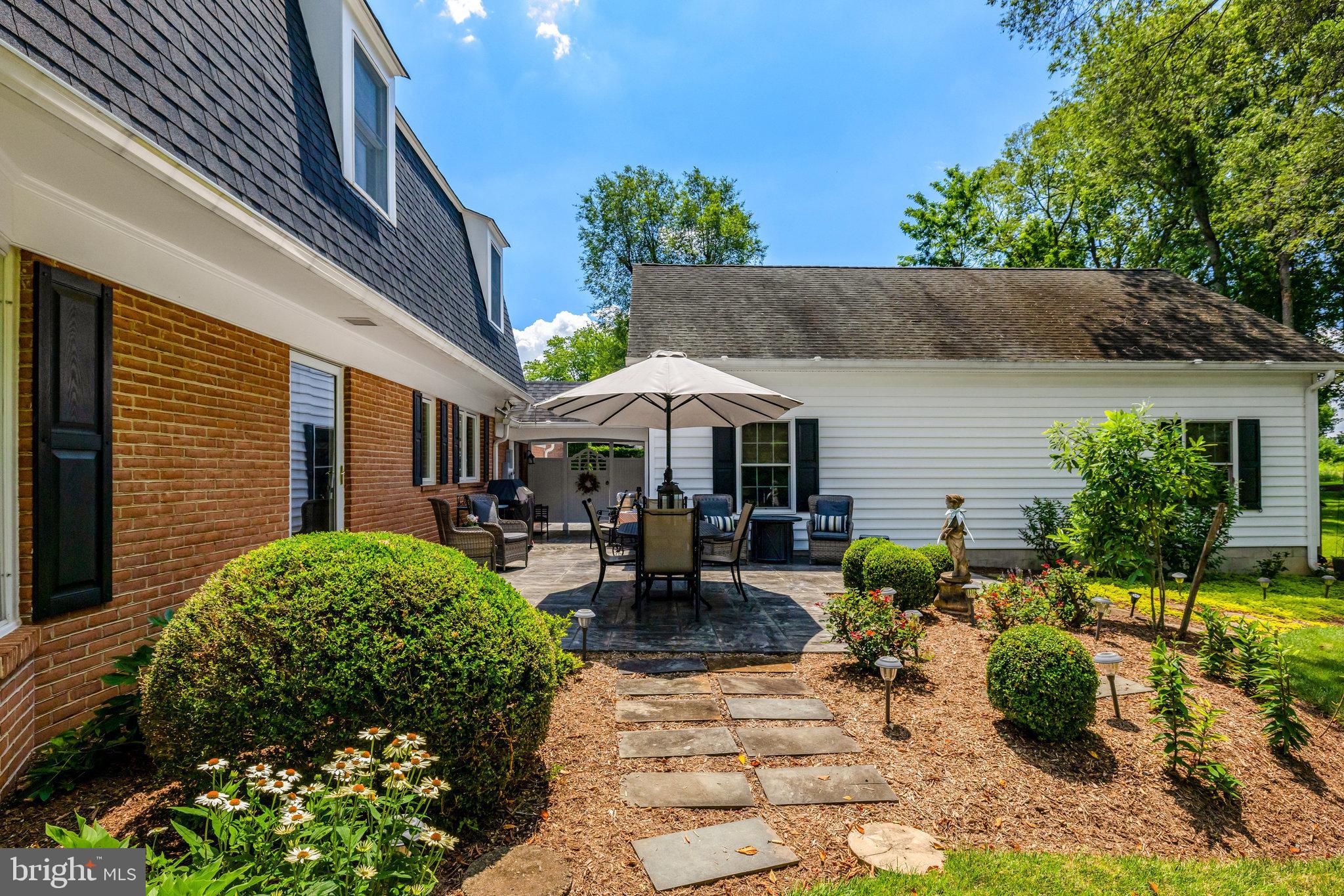 1000 W COUNTRY CLUB DRIVE W