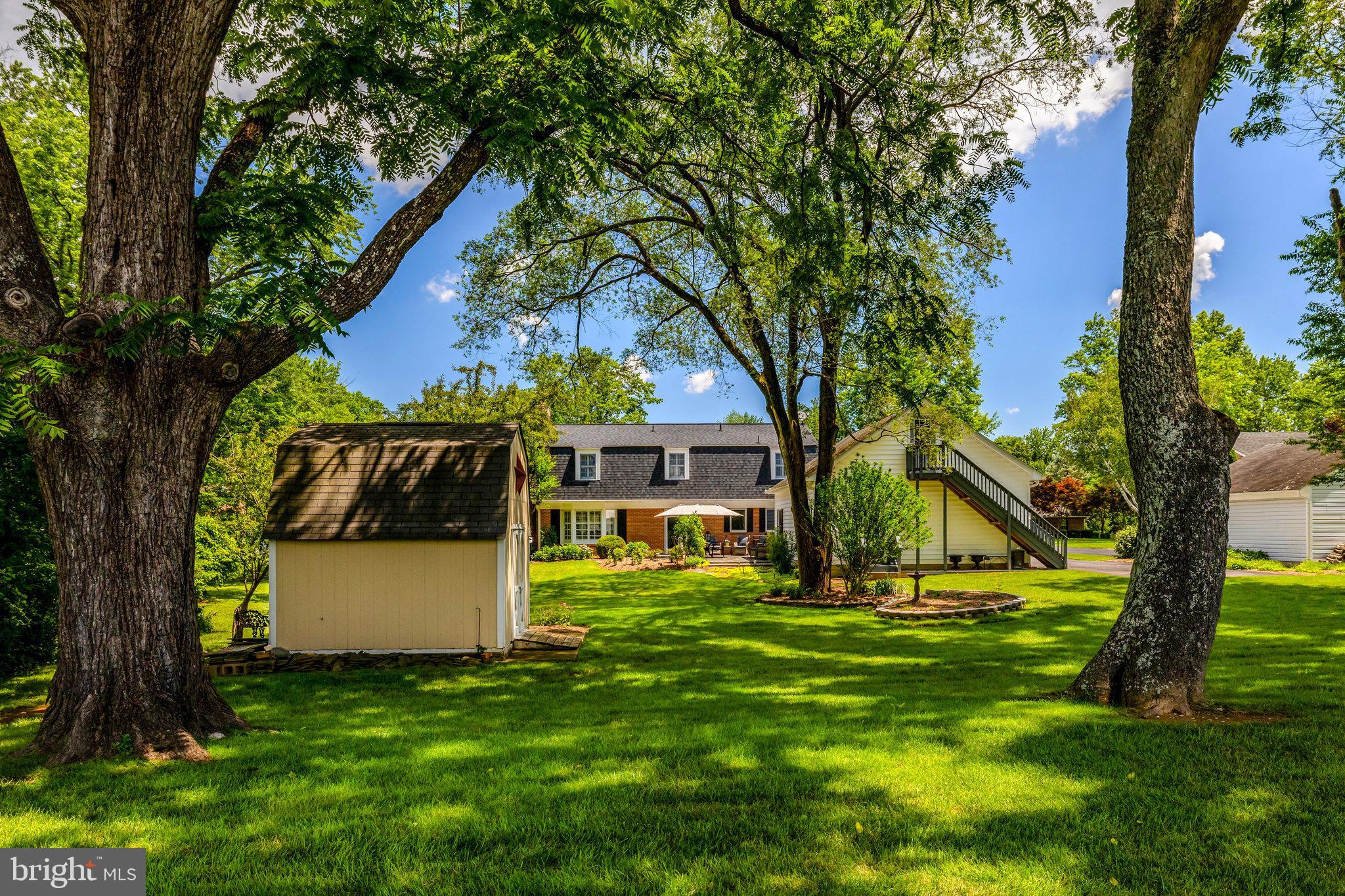 1000 W COUNTRY CLUB DRIVE W