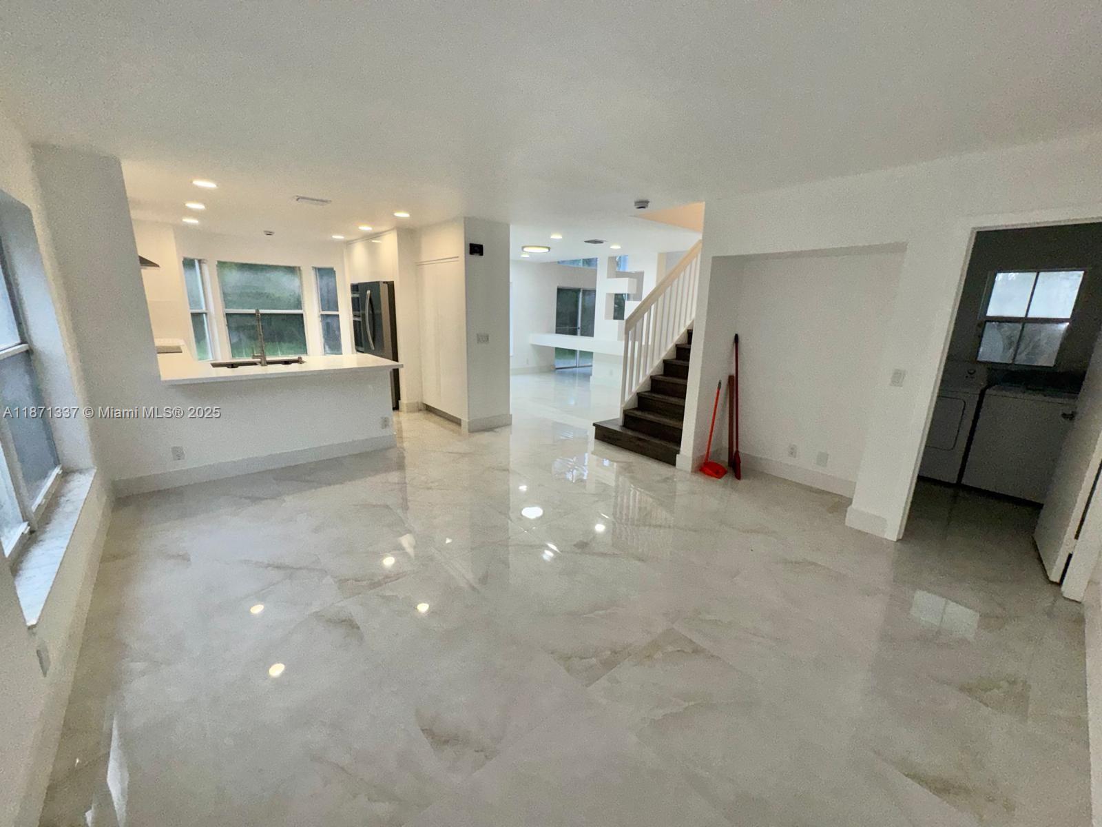 4821 SW 34th Ter