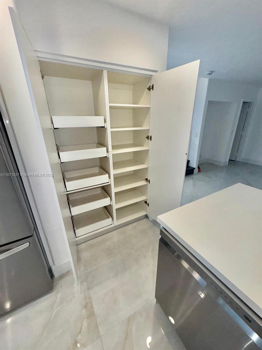 4821 SW 34th Ter