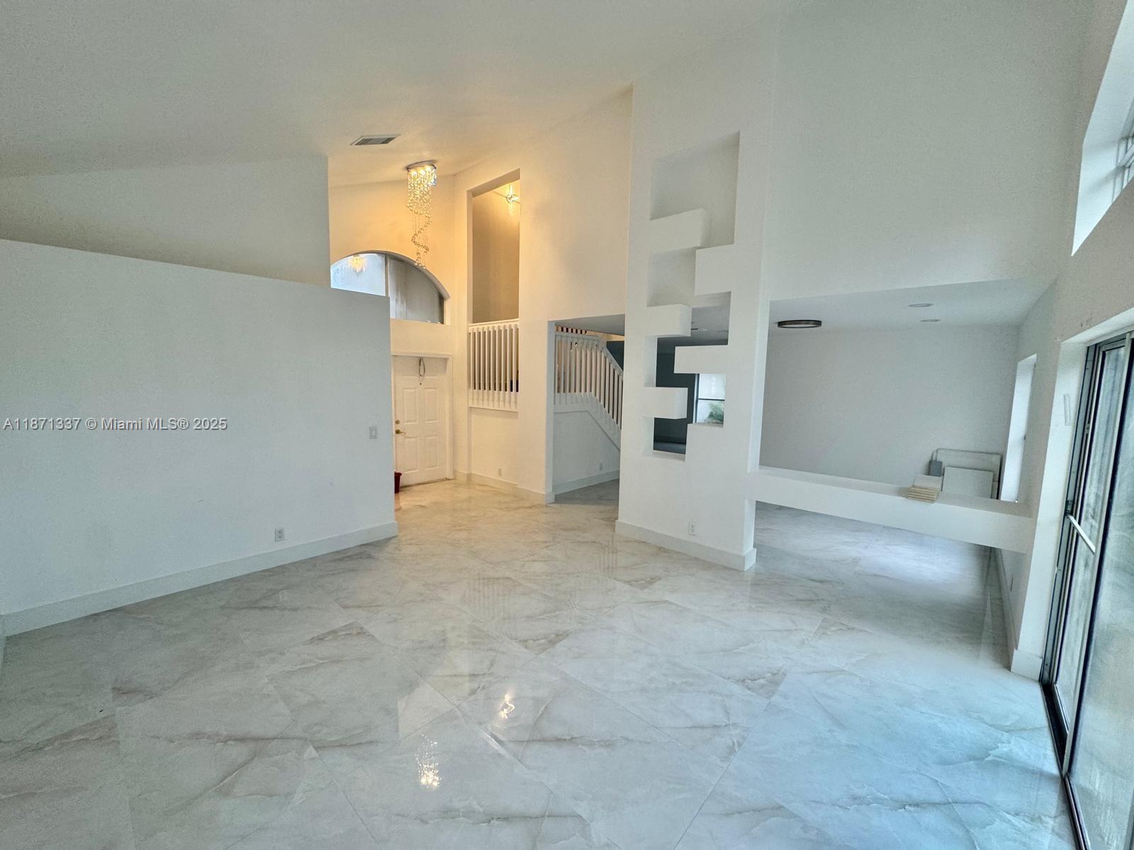4821 SW 34th Ter