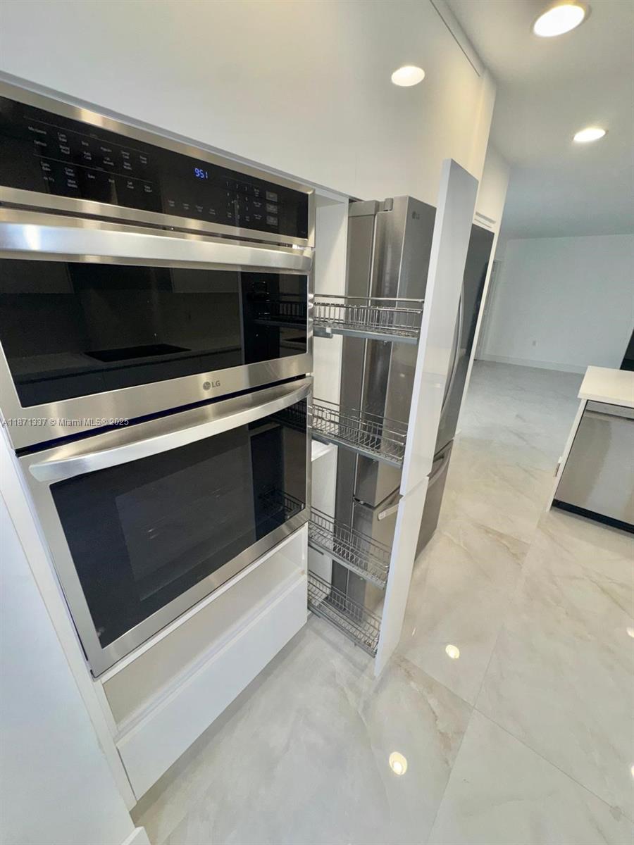 4821 SW 34th Ter