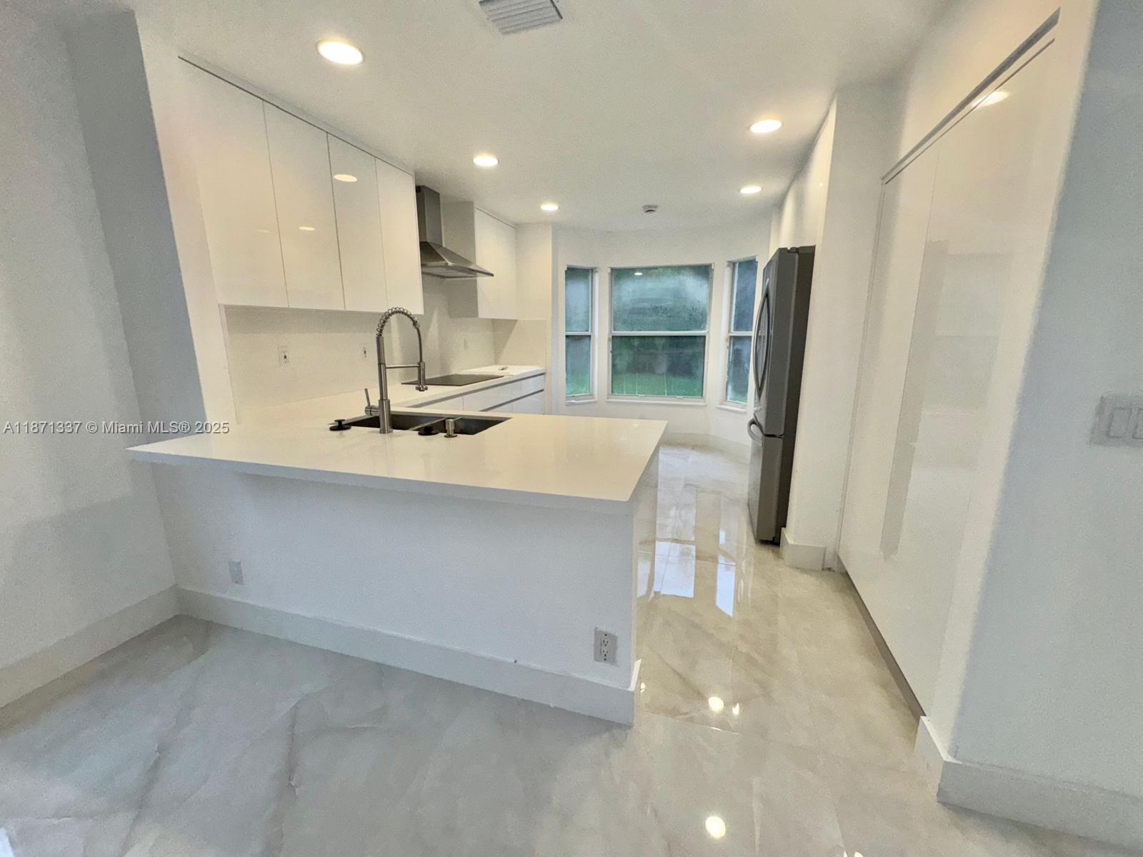 4821 SW 34th Ter