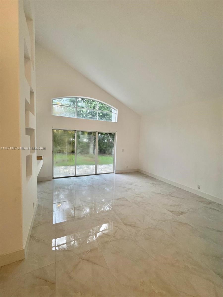 4821 SW 34th Ter