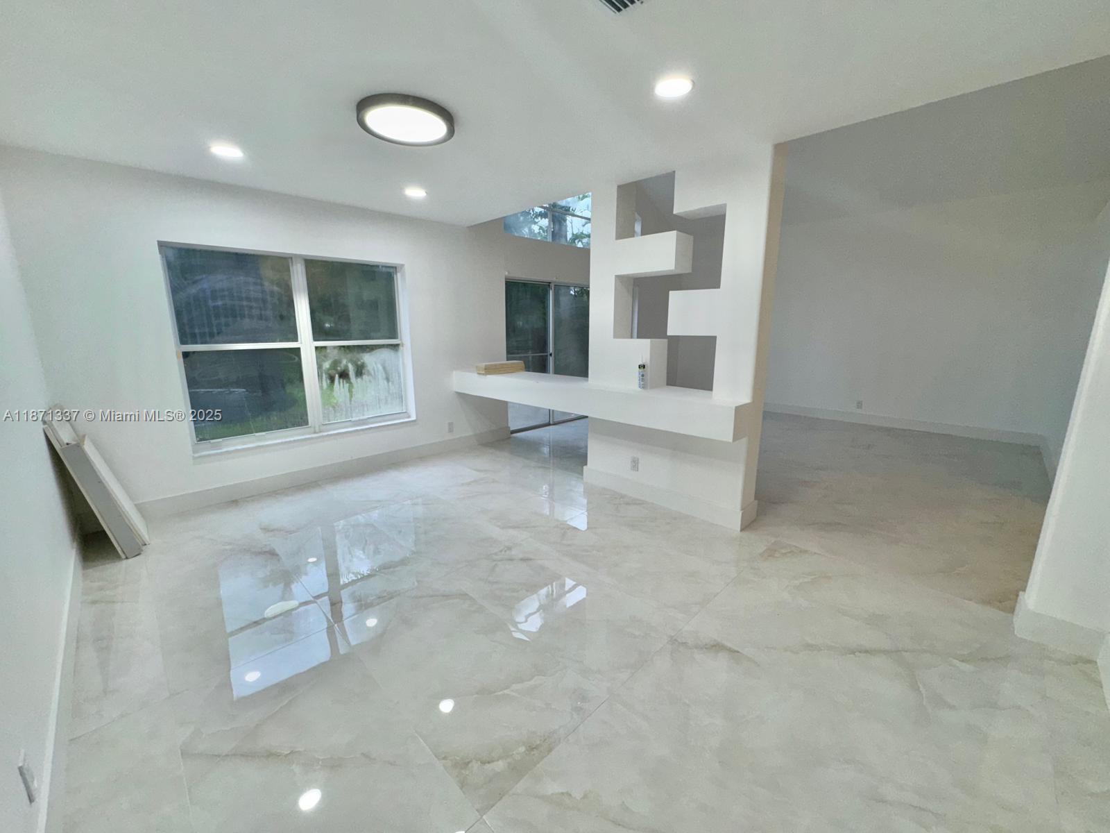 4821 SW 34th Ter
