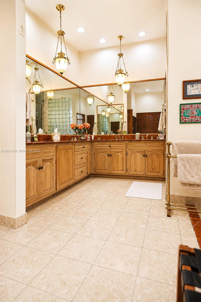 5440 Shady Oak Ln
