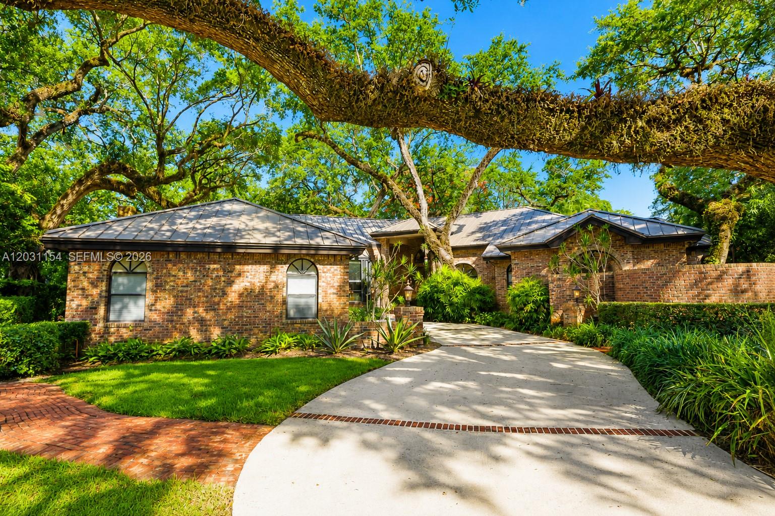 5440 Shady Oak Ln