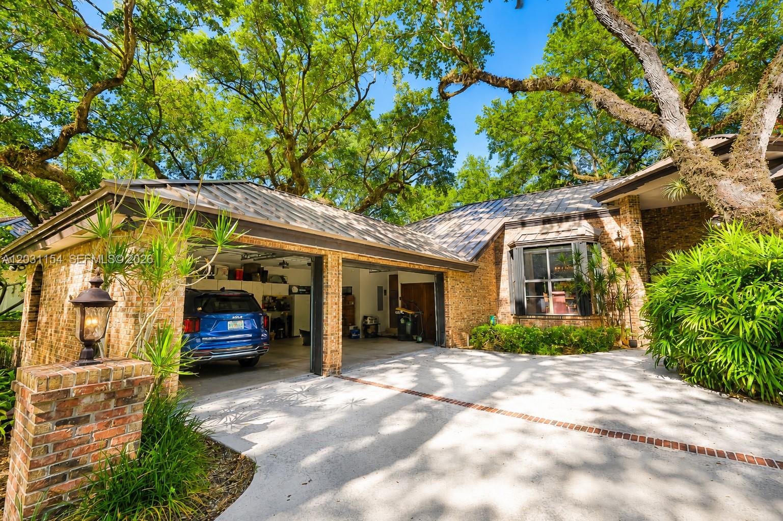 5440 Shady Oak Ln