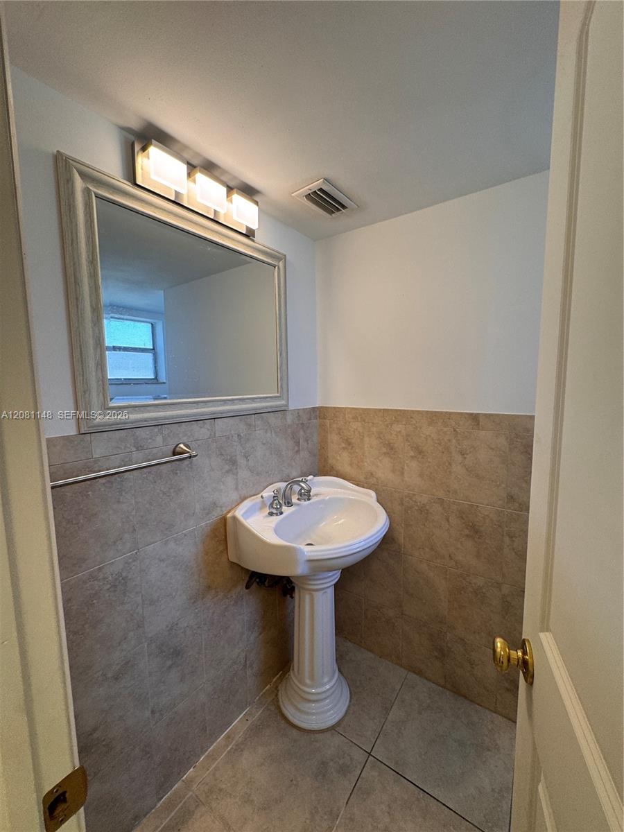 1670 NE 191st St # 3 Unit: 100-3