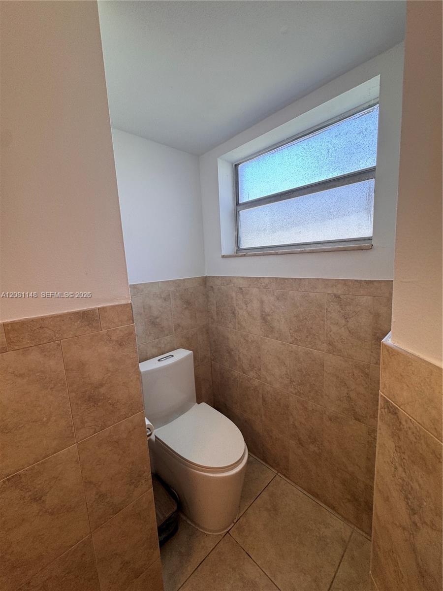 1670 NE 191st St # 3 Unit: 100-3