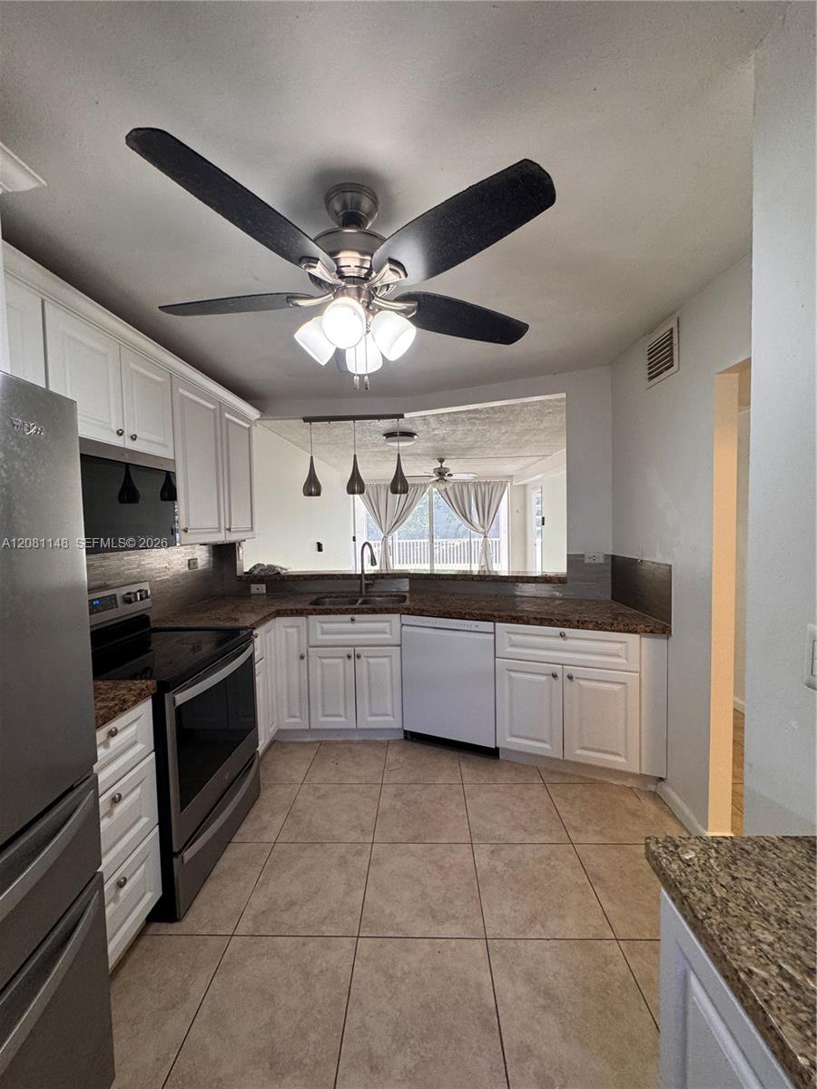 1670 NE 191st St # 3 Unit: 100-3