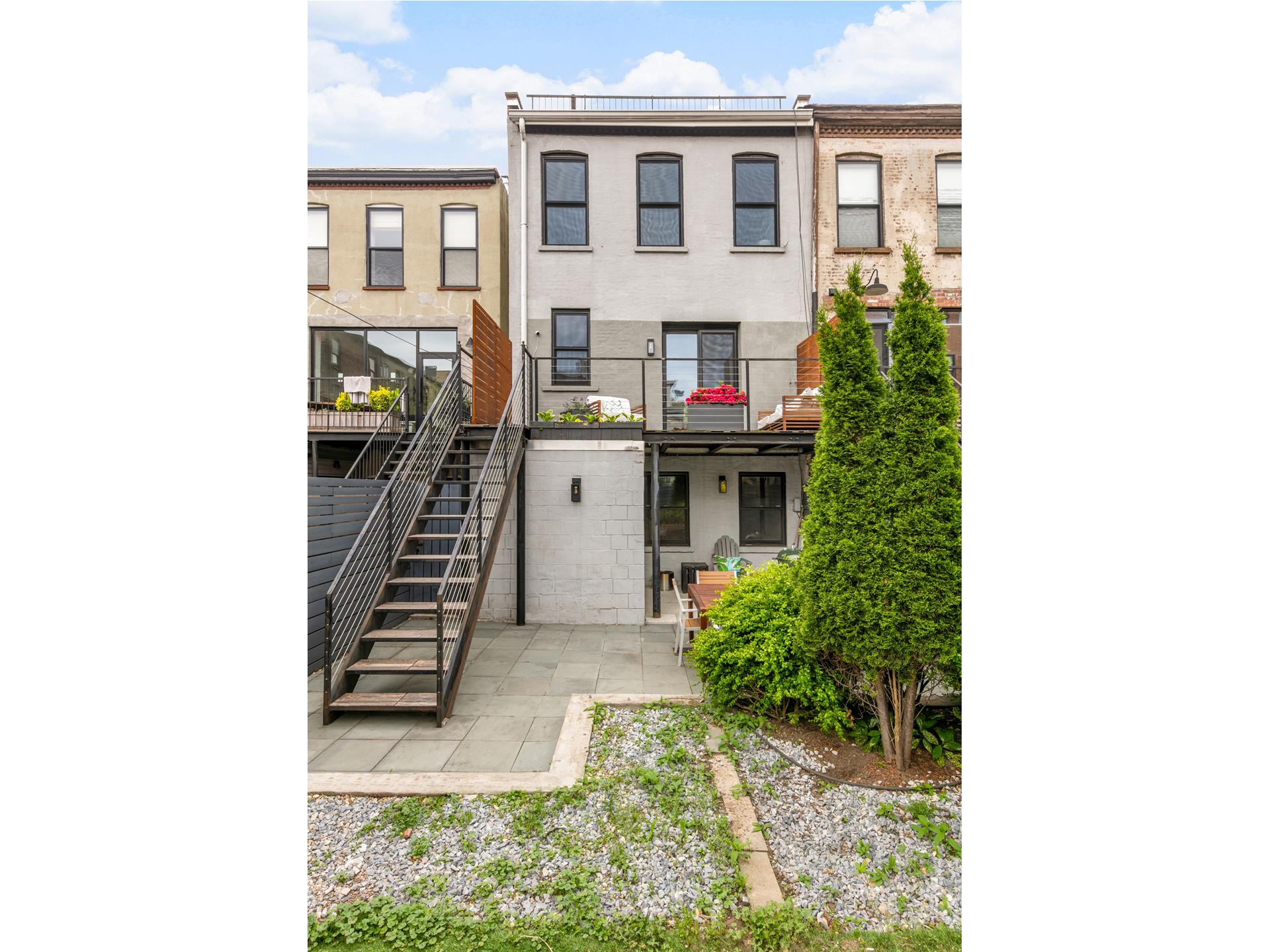 481 MACON Street