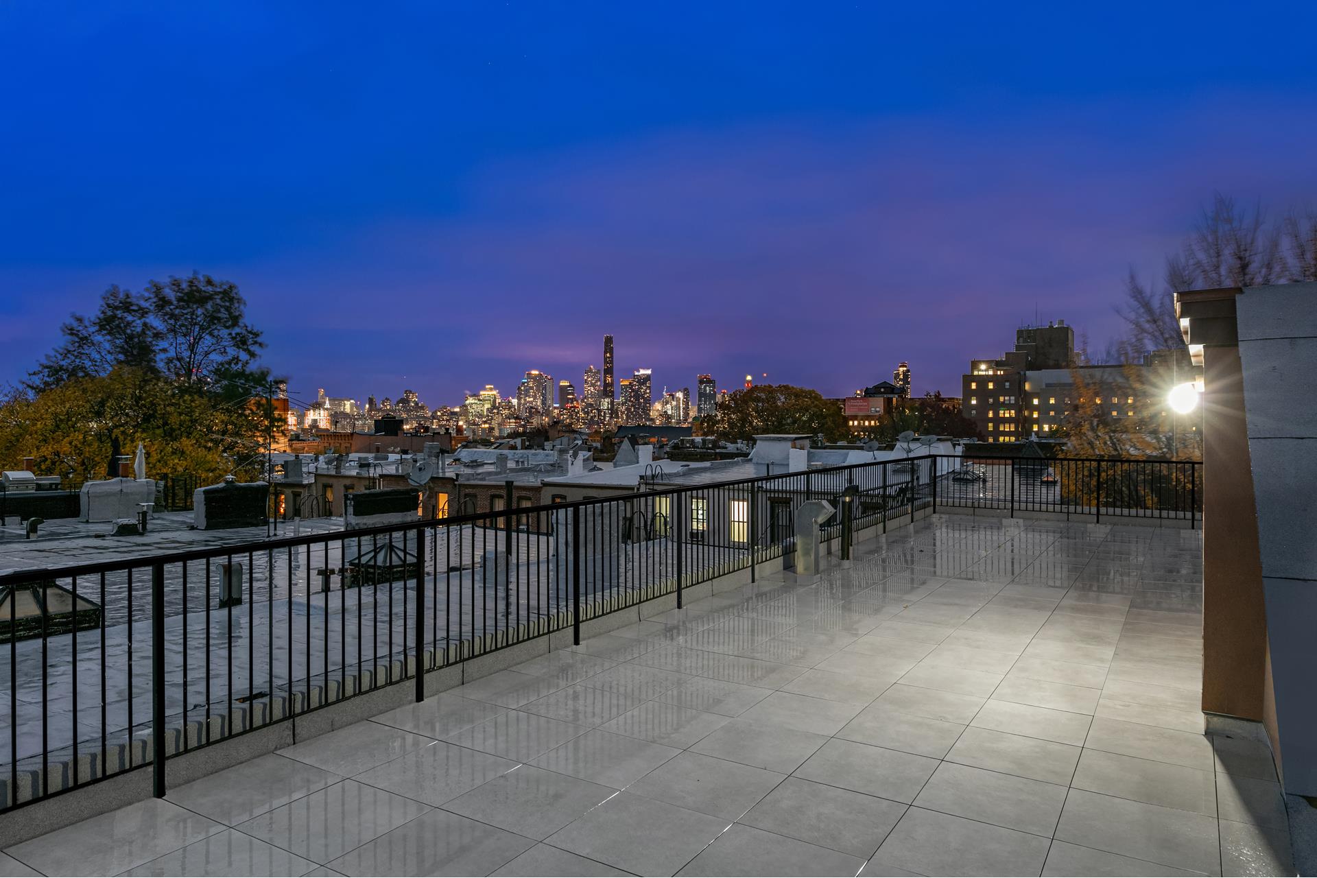 577 10TH Street 3