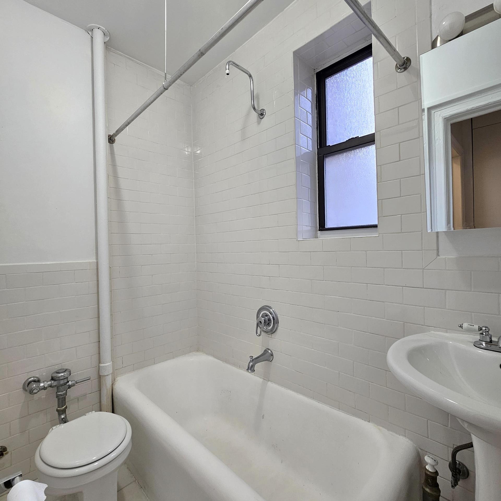 295 WASHINGTON Avenue 2G