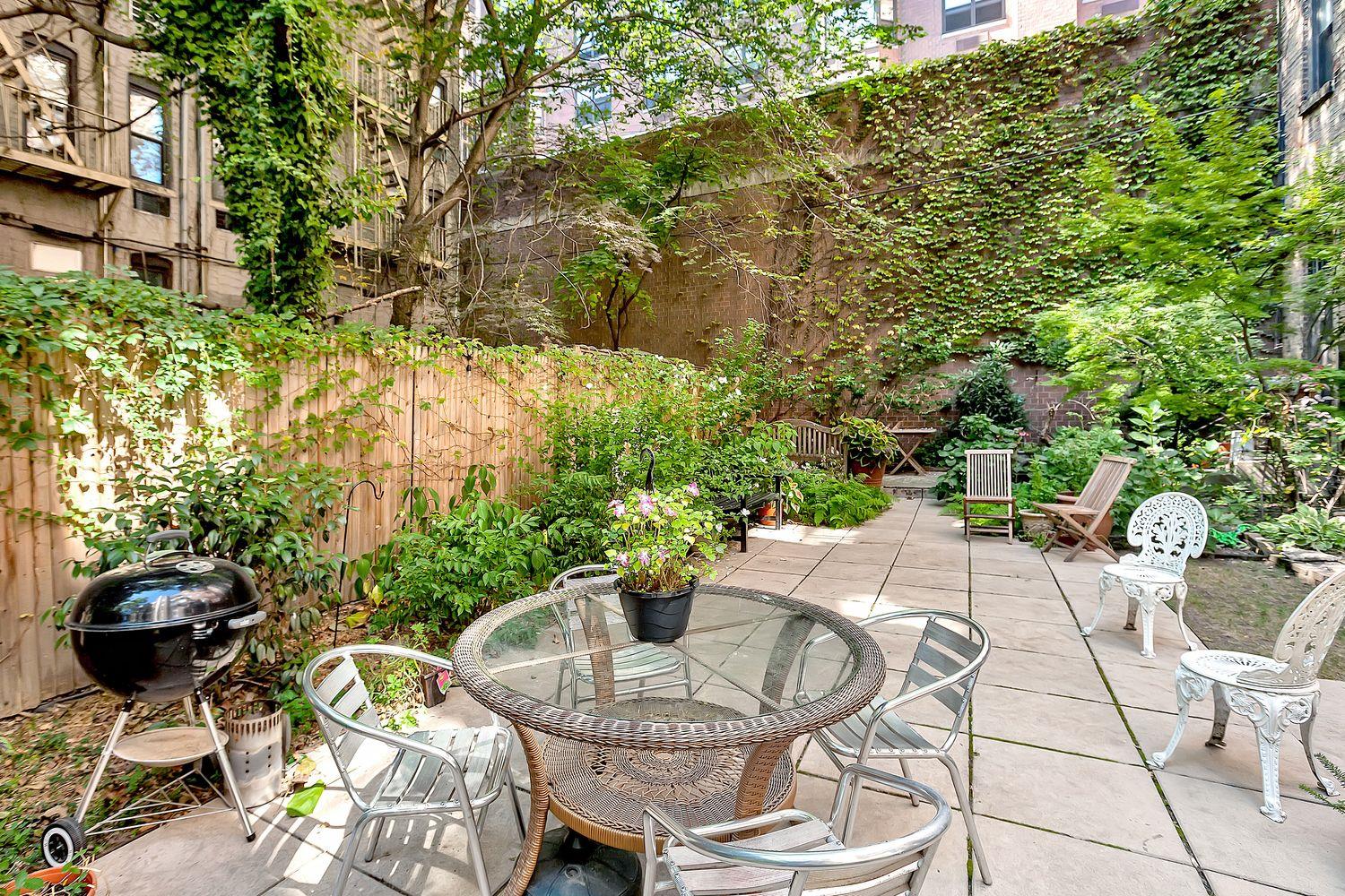 206 E 90TH Street 4W